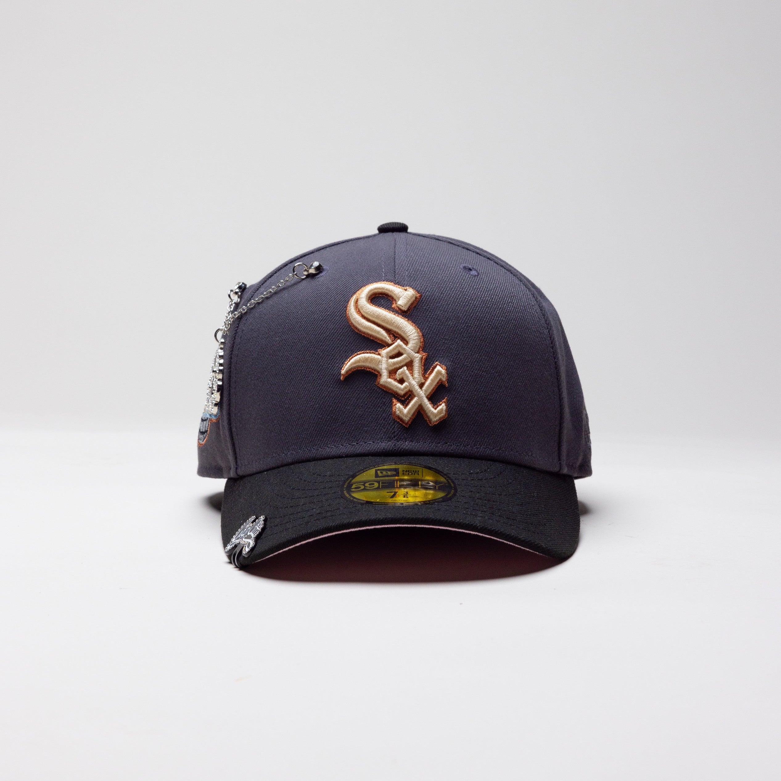 NEW ERA 59FIFTY DARK GREY/ BLACK CHICAGO WHITE SOX W/ 2005 WORLD SERIES SIDE PATCH