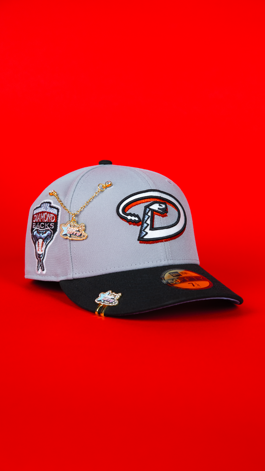 EXCLUSIVO NEW ERA 59FIFTY CHROME BLANCO/VERDE OLIVA ARIZONA DIAMONDBACKS CON PARCHE DE TEMPORADA INAUGURAL 1998