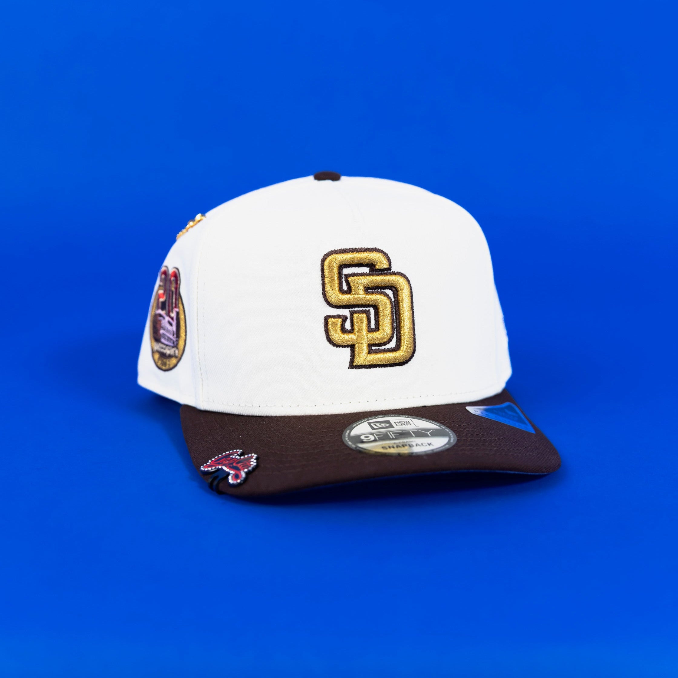 NEW ERA EXCLUSIVE 9FIFTY A-FRAME CHROME/ BROWN SAN DIEGO PADRES SNAPBACK W/ 1999 WORLD SERIES SIDE PATCH