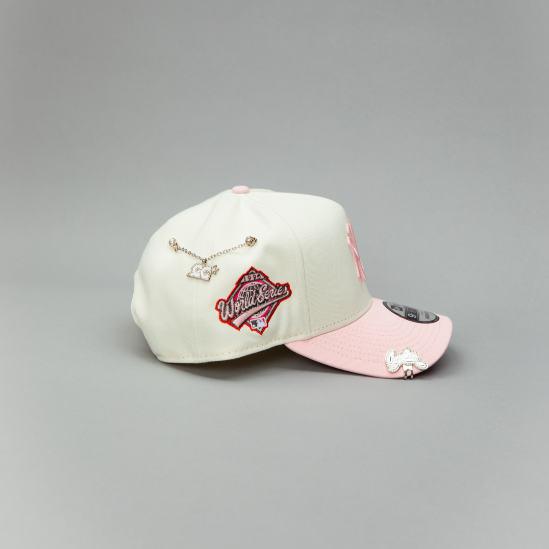 NEW ERA EXCLUSIVE 9FIFTY A-FRAME CHROME/ PINK NEW YORK YANKEES SNAPBACK W/ ROSES + 1997 WORLD SERIES SIDE PATCH