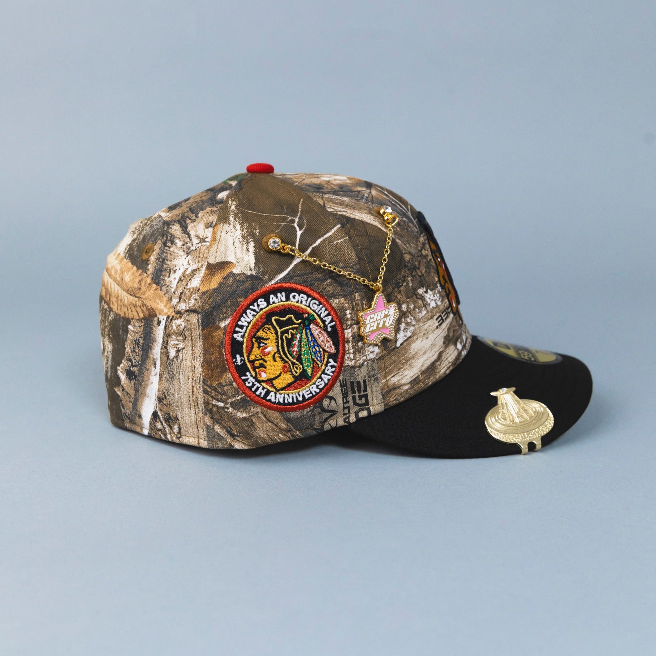 NEW ERA 59FIFTY REALTREE/ BLACK CHICAGO BLACKHAWKS W/ 75TH ANNIVERSARY SIDE PATCH