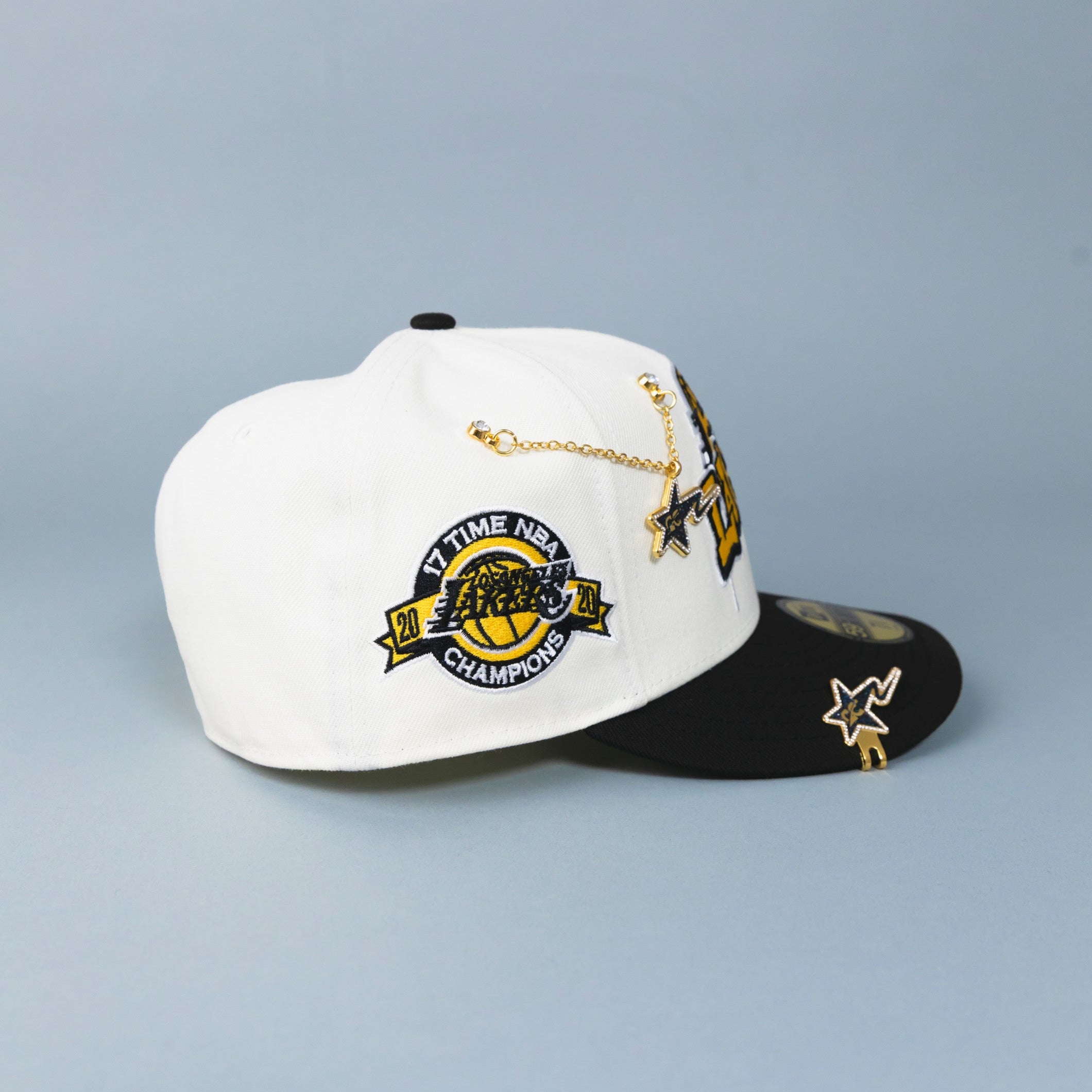 NEW ERA EXCLUSIVE 59FIFTY CHROME/ BLACK LOS ANGELES LAKERS SCRIPT W/ 17X CHAMPIONS SIDE PATCH