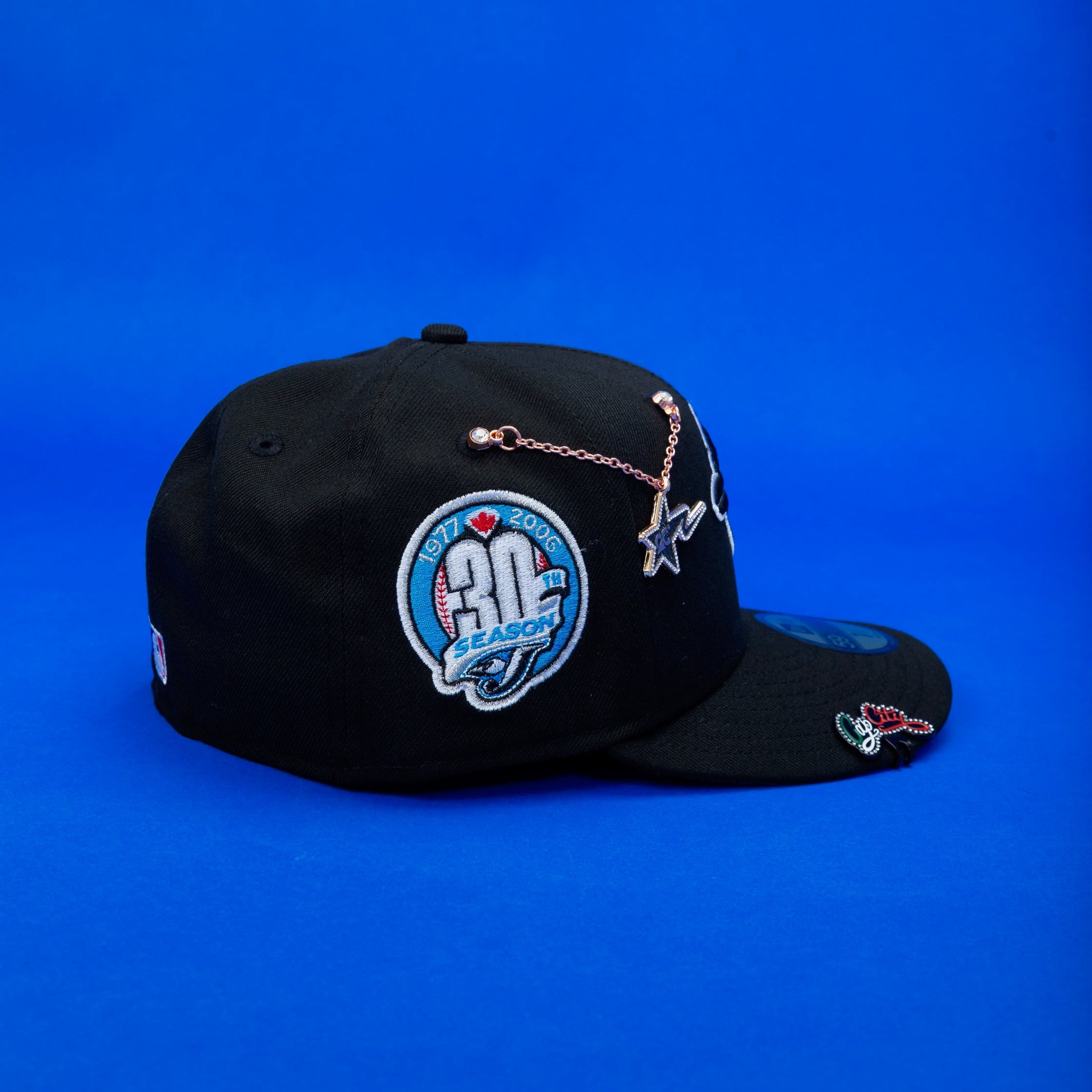 NEW ERA EXCLUSIVE 59FIFTY BLACK TORONTO BLUEJAYS W/ 30TH SEASON SIDE PATCH