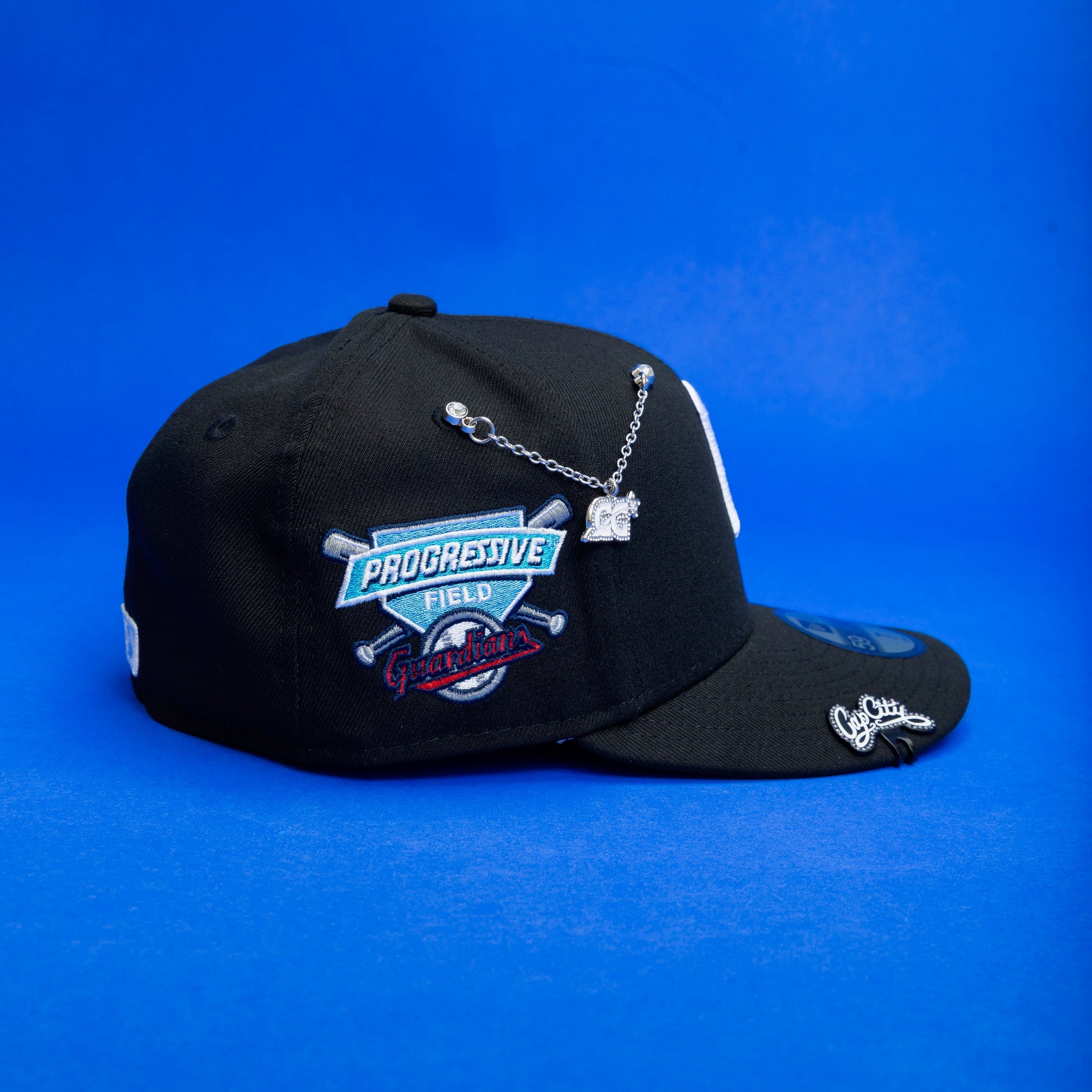 NEW ERA EXCLUSIVE 59FIFTY BLACK CLEVELAND GUARDIANS W/ "PROGRESSIVE FIELD" SIDE PATCH