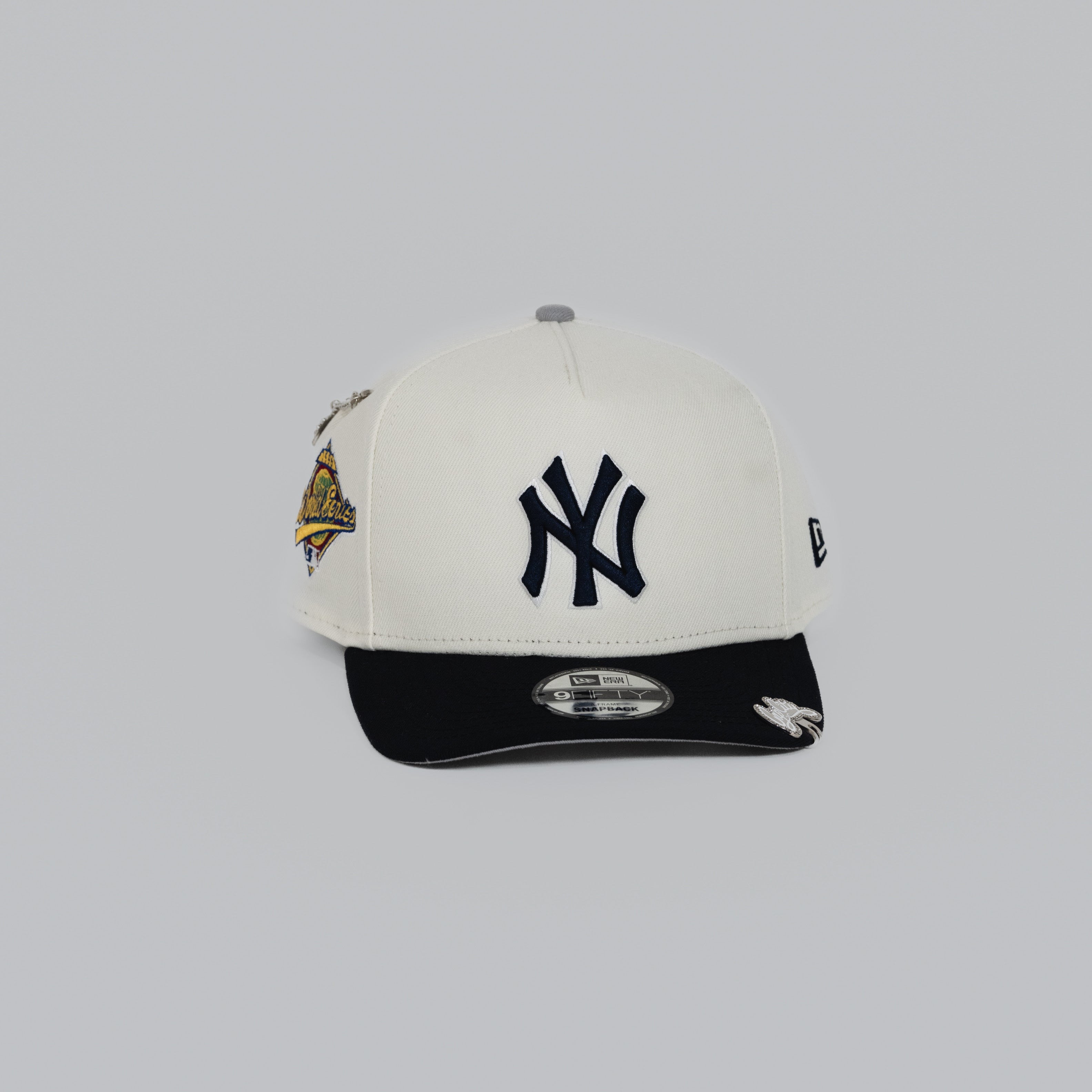 NEW ERA EXCLUSIVE 9FIFTY A-FRAME CHROME/ NAVY NEW YORK YANKEES SNAPBACK W/ 1996 WORLD SERIES SIDE PATCH