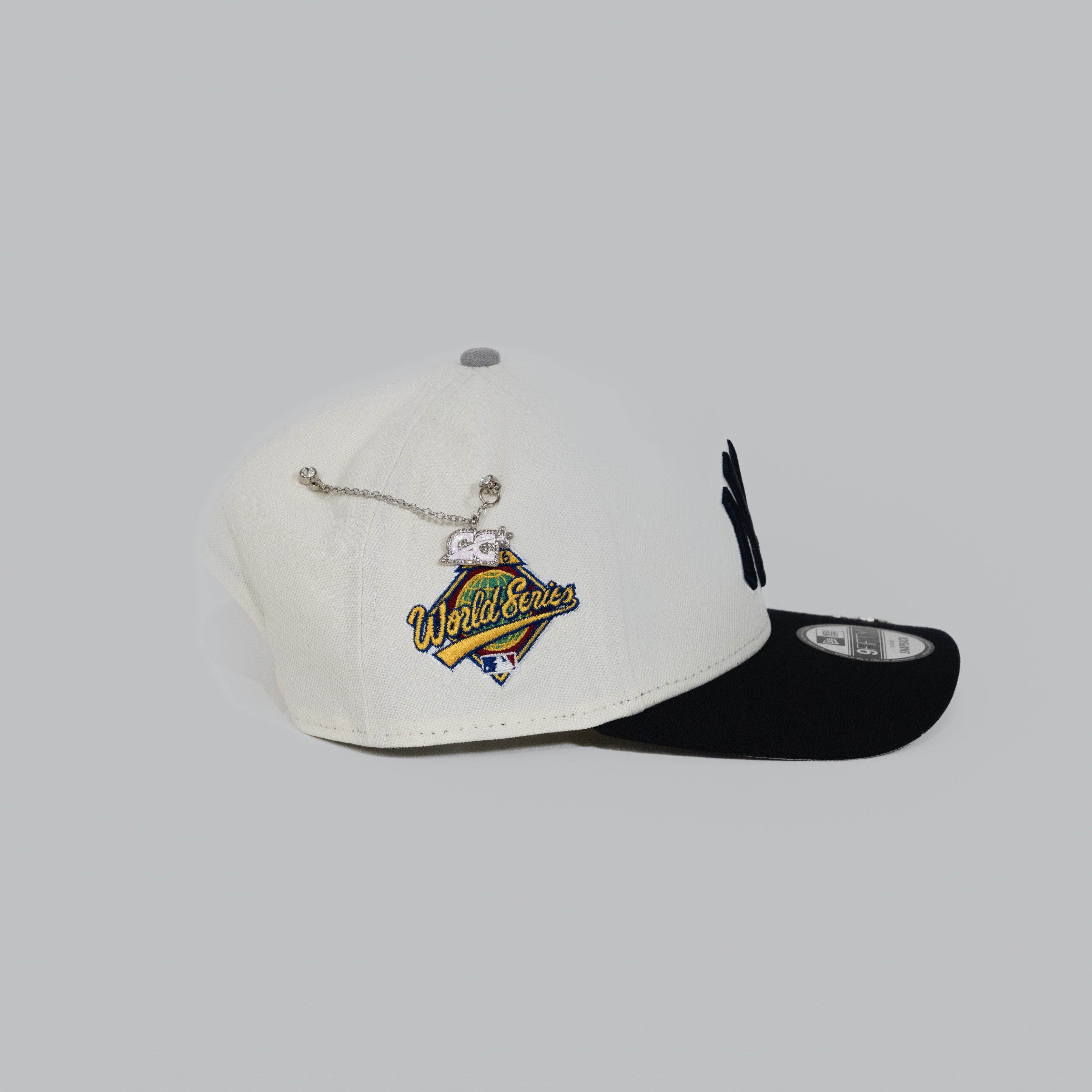 NEW ERA EXCLUSIVE 9FIFTY A-FRAME CHROME/ NAVY NEW YORK YANKEES SNAPBACK W/ 1996 WORLD SERIES SIDE PATCH