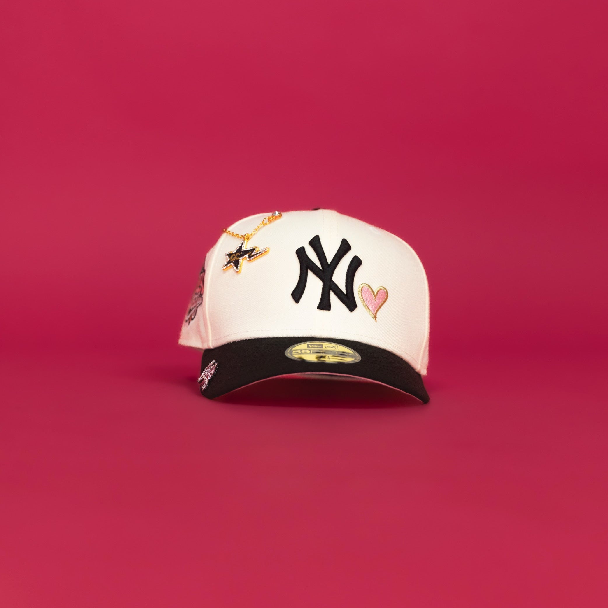NEW ERA EXCLUSIVE 59FIFTY CHROME/ BLACK NEW YORK YANKEES W/ PINK HEART + 1999 WORLD SERIES SIDE PATCH