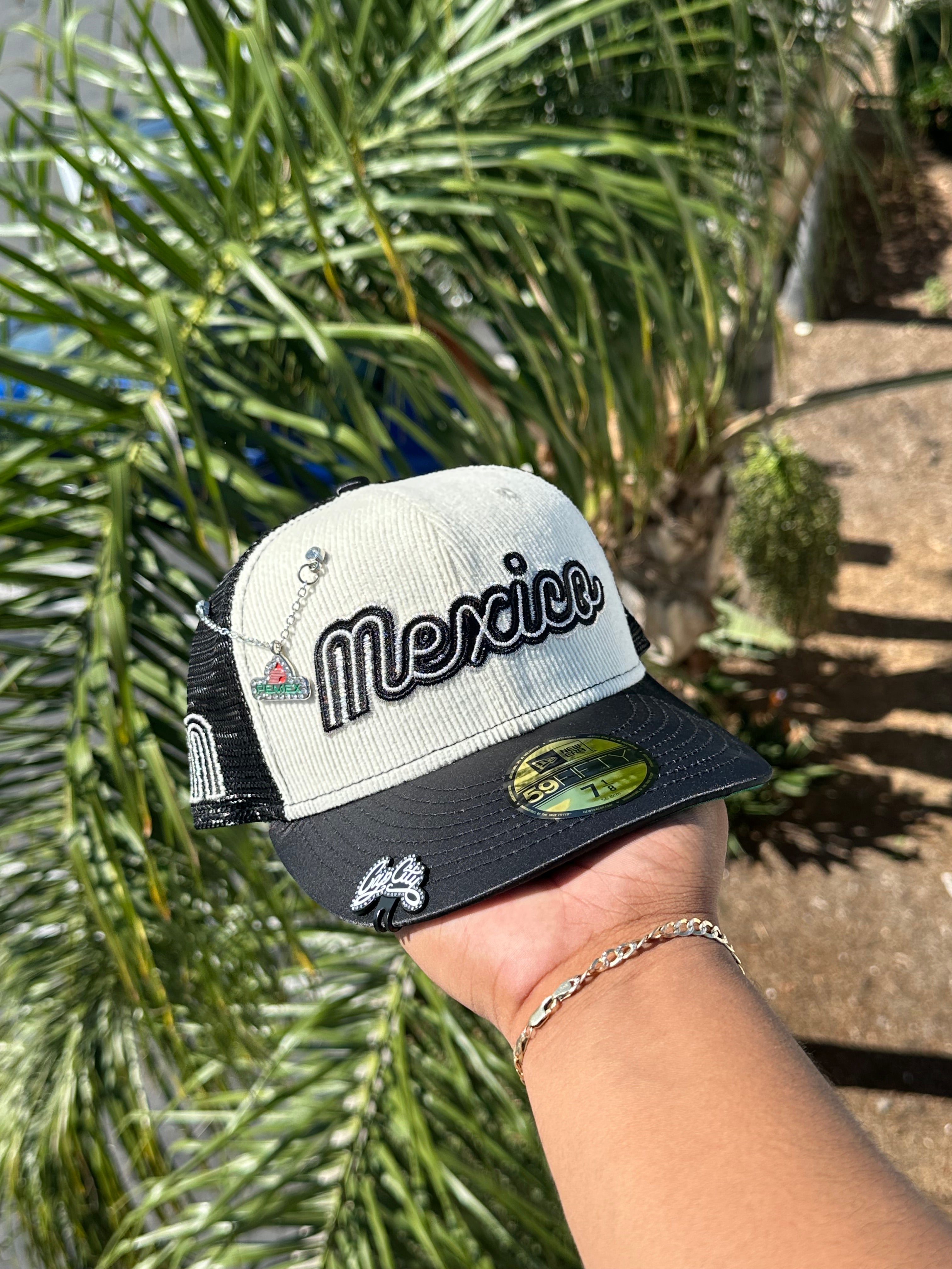 NEW ERA EXCLUSIVE 59FIFTY CHROME WHITE/SATIN MEXICO SCRIPT MESHBACK W/ MEXICO LOGO PATCH