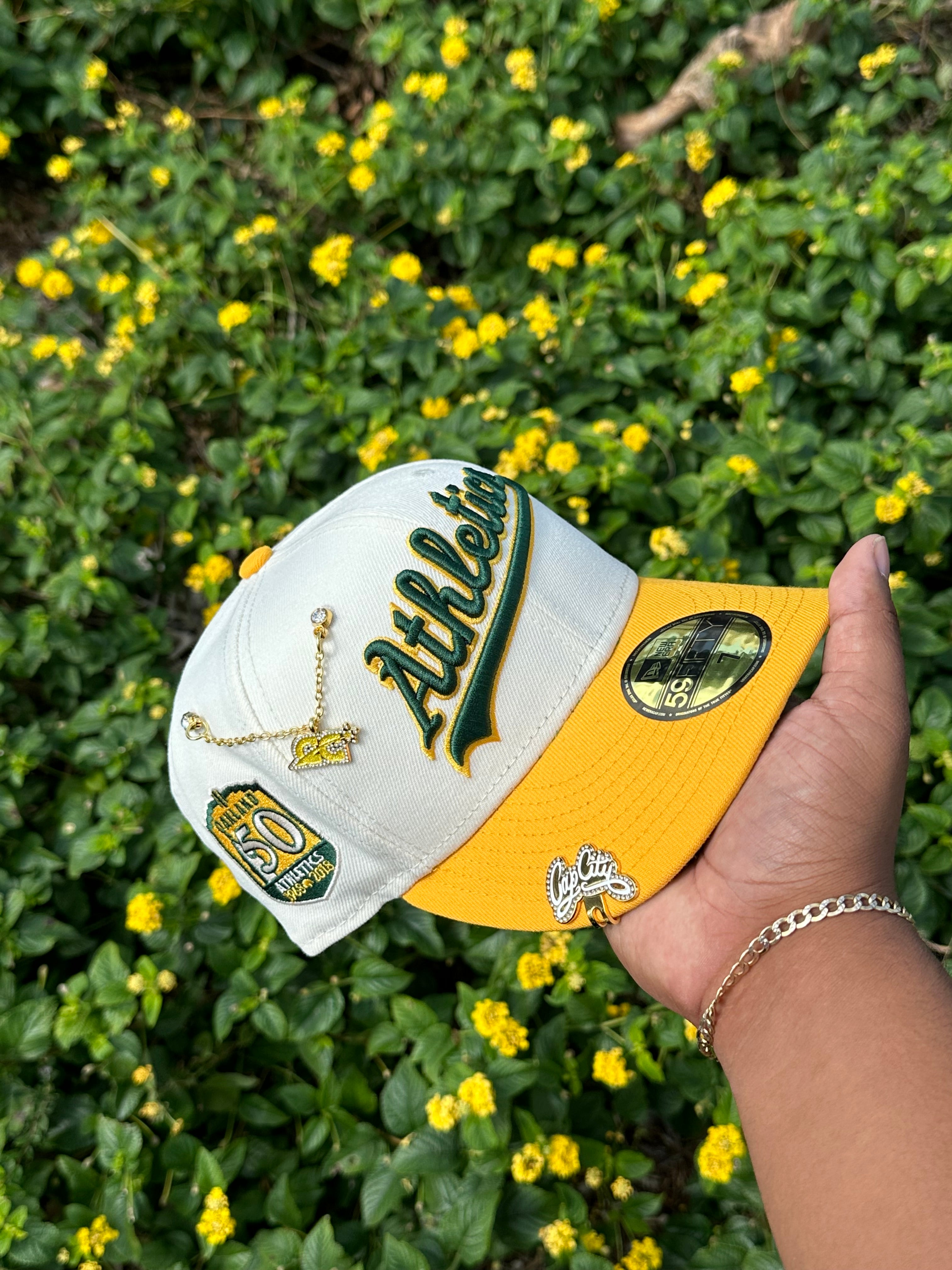 NEW ERA EXCLUSIVE 59FIFTY CHROME WHITE/YELLOW OAKLAND ATHLETICS SCRIPT W/ 50TH ANNIVERSARY PATCH