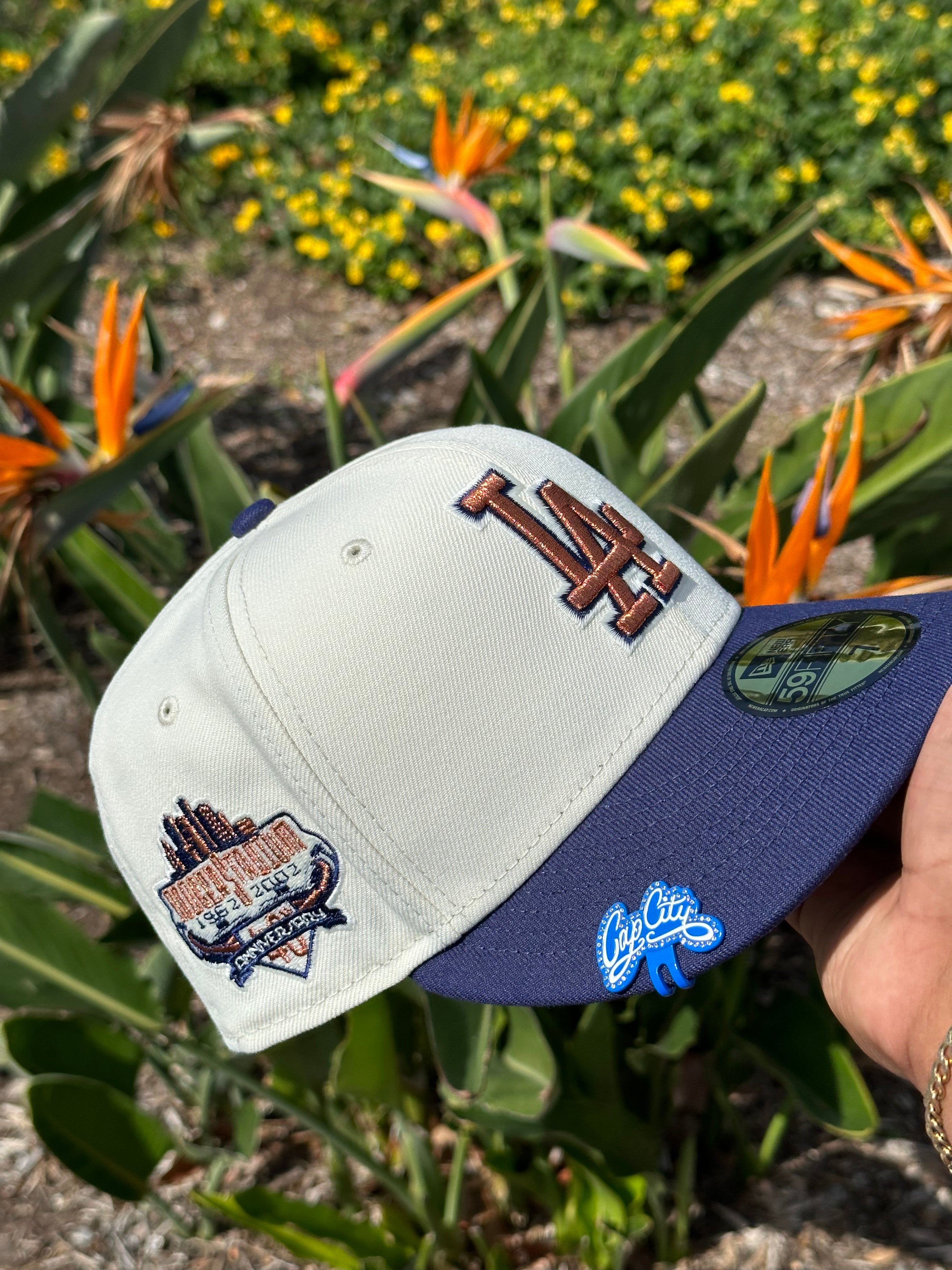 NEW ERA EXCLUSIVE 59FIFTY CHROME WHITE/NAVY LOS ANGELES DODGERS W/ 40TH ANNIVERSARY SIDE PATCH
