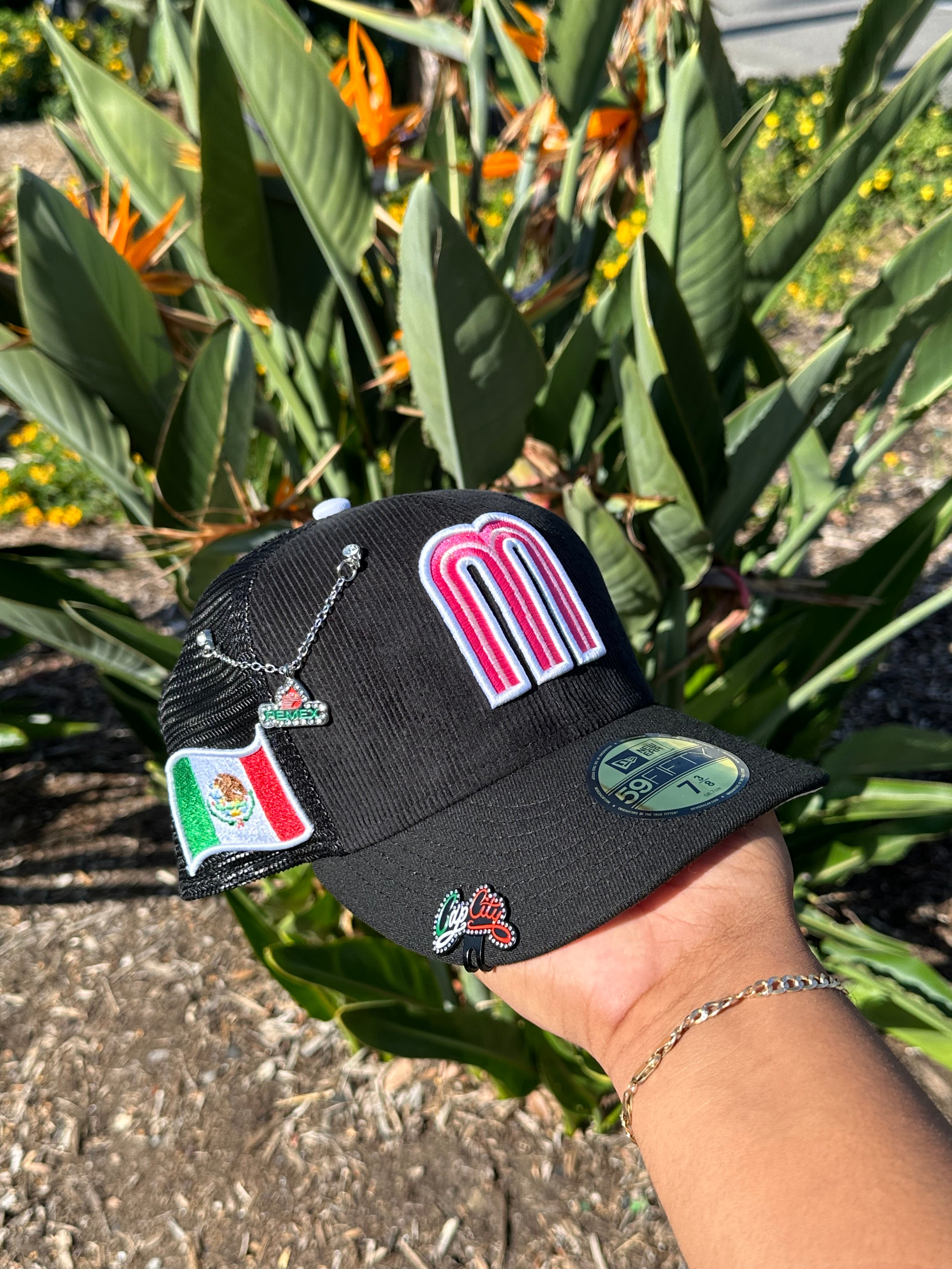 NEW ERA EXCLUSIVE 59FIFTY CORDUROY/BLACK MEXICO MESHBACK W/ MEXICO FLAG PATCH