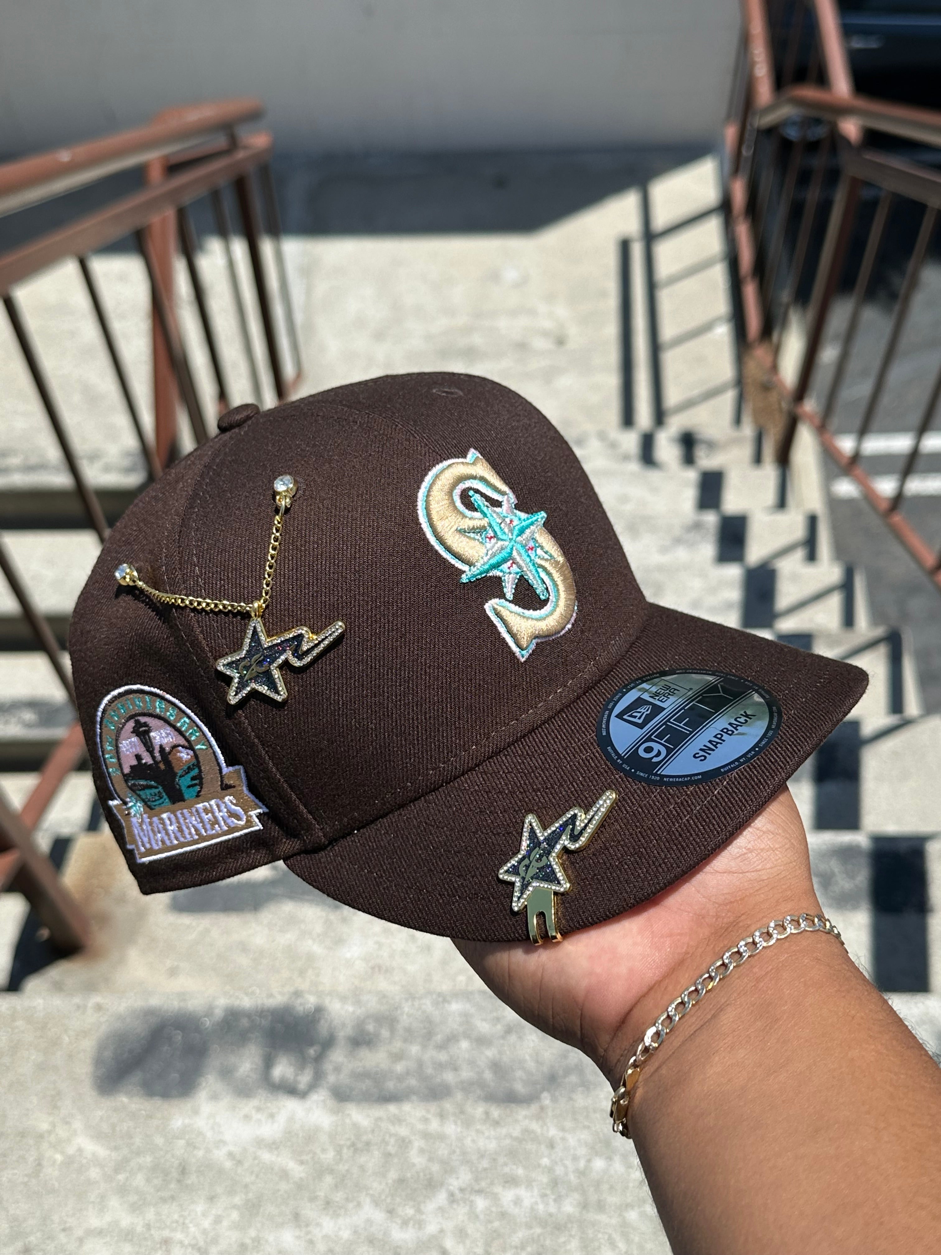 NEW ERA EXCLUSIVE 9FIFTY BROWN SEATTLE MARINERS SNAPBACK W/ 30TH ANNIVERSARY PATCH