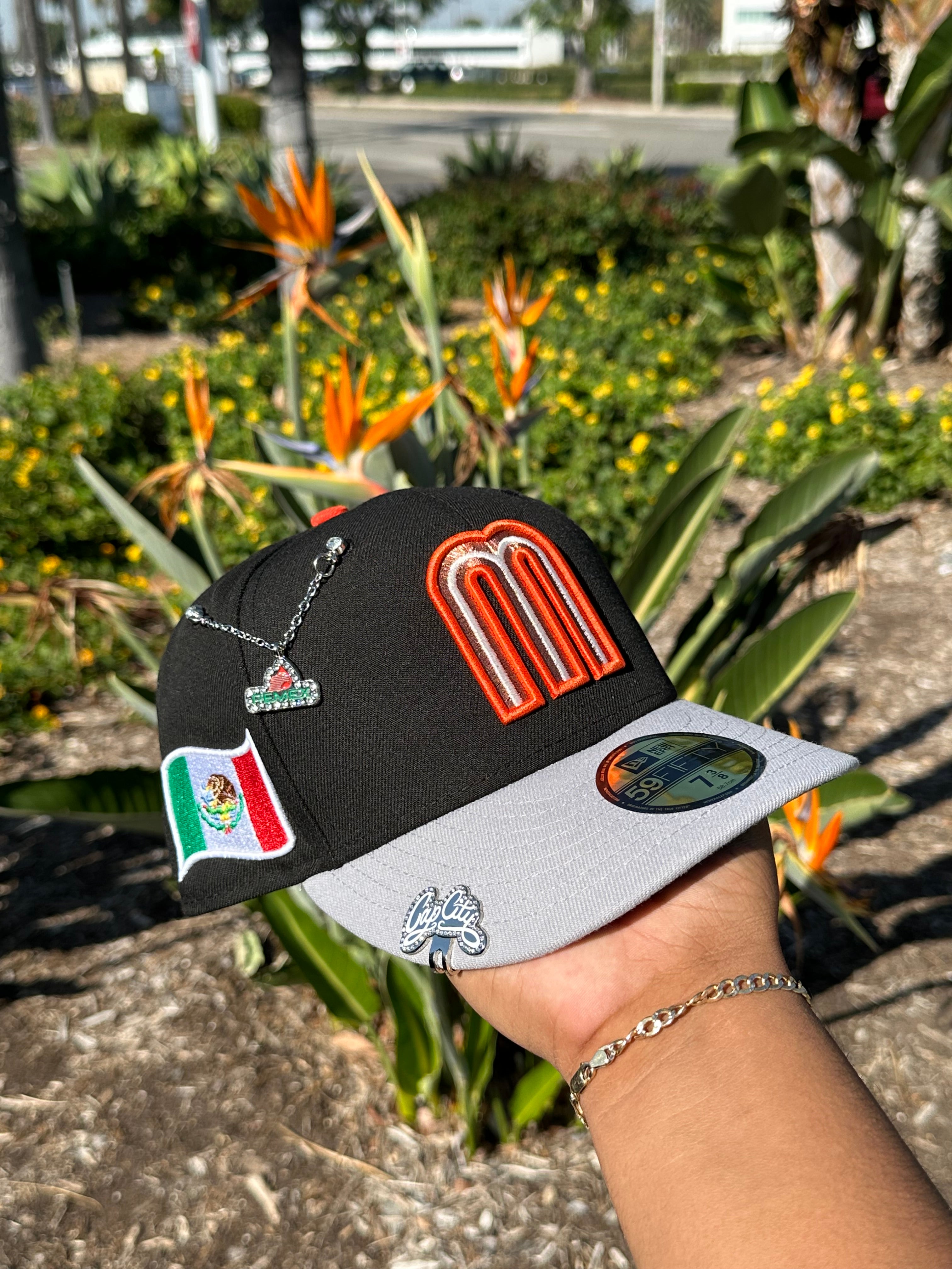 NEW ERA EXCLUSIVE 59FIFTY BLACK/GREY MEXICO TWO TONE W/ MEXICO FLAG PATCH