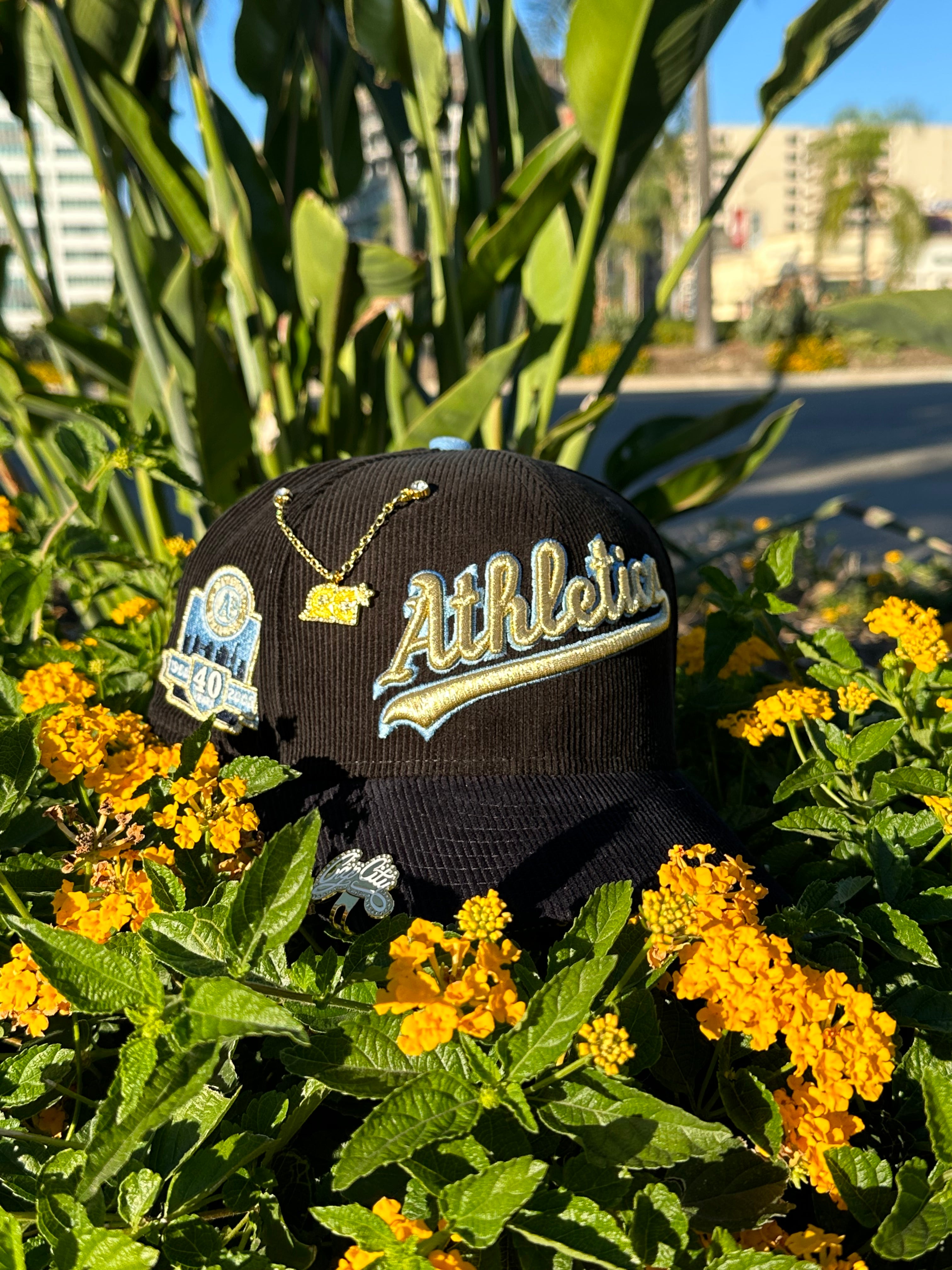 NEW ERA EXCLUSIVE 59FIFTY BLACK/NAVY CORDUROY OAKLAND ATHLETICS SCRIPT W/ 40TH ANNIVERSARY PATCH