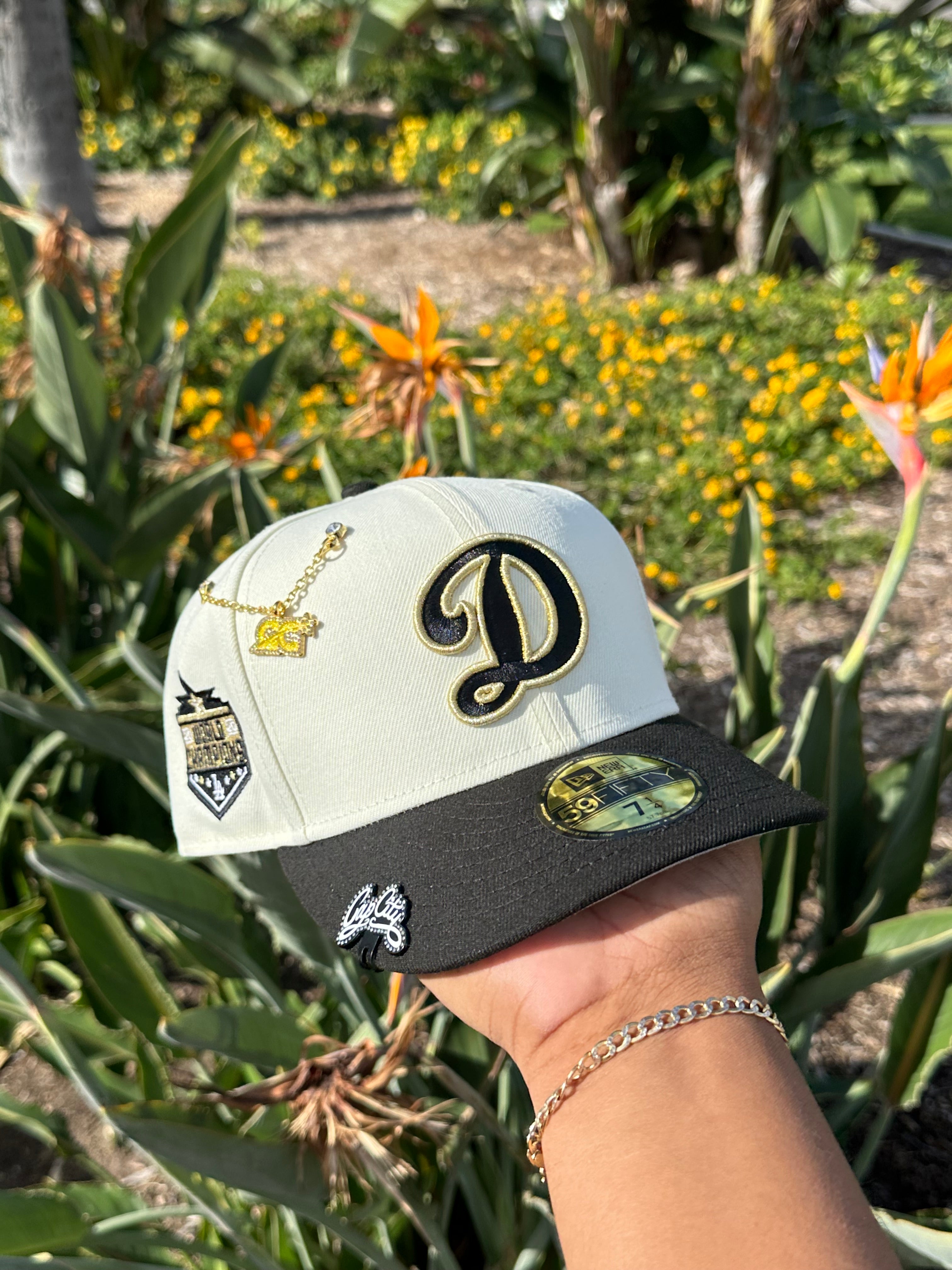NEW ERA EXCLUSIVE 59FIFTY CHROME WHITE/BLACK LOS ANGELES DODGERS W/ 2020 WORLD CHAMPIONS SIDE PATCH