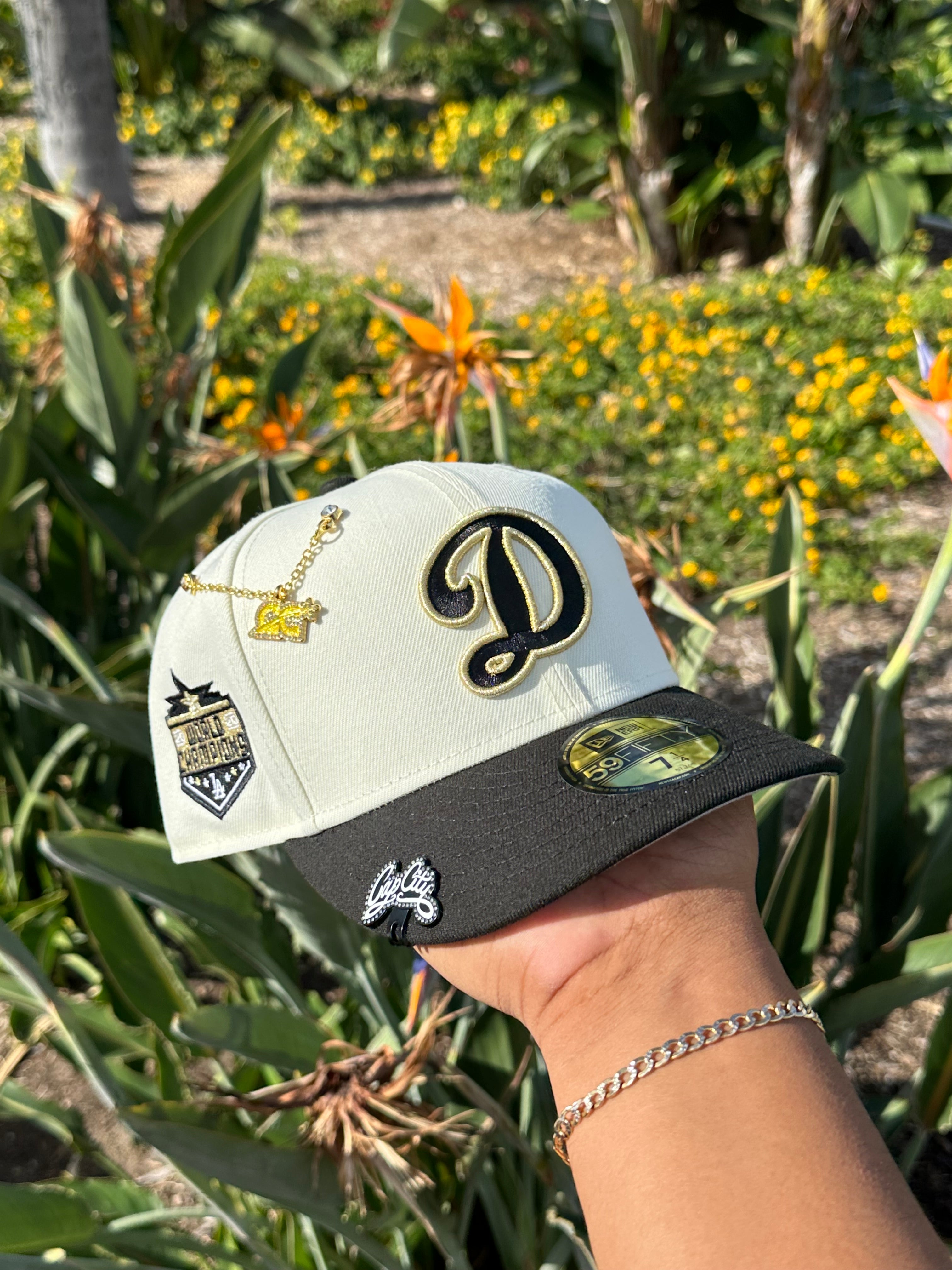 NEW ERA EXCLUSIVE 59FIFTY CHROME WHITE/BLACK LOS ANGELES DODGERS W/ 2020 WORLD CHAMPIONS SIDE PATCH