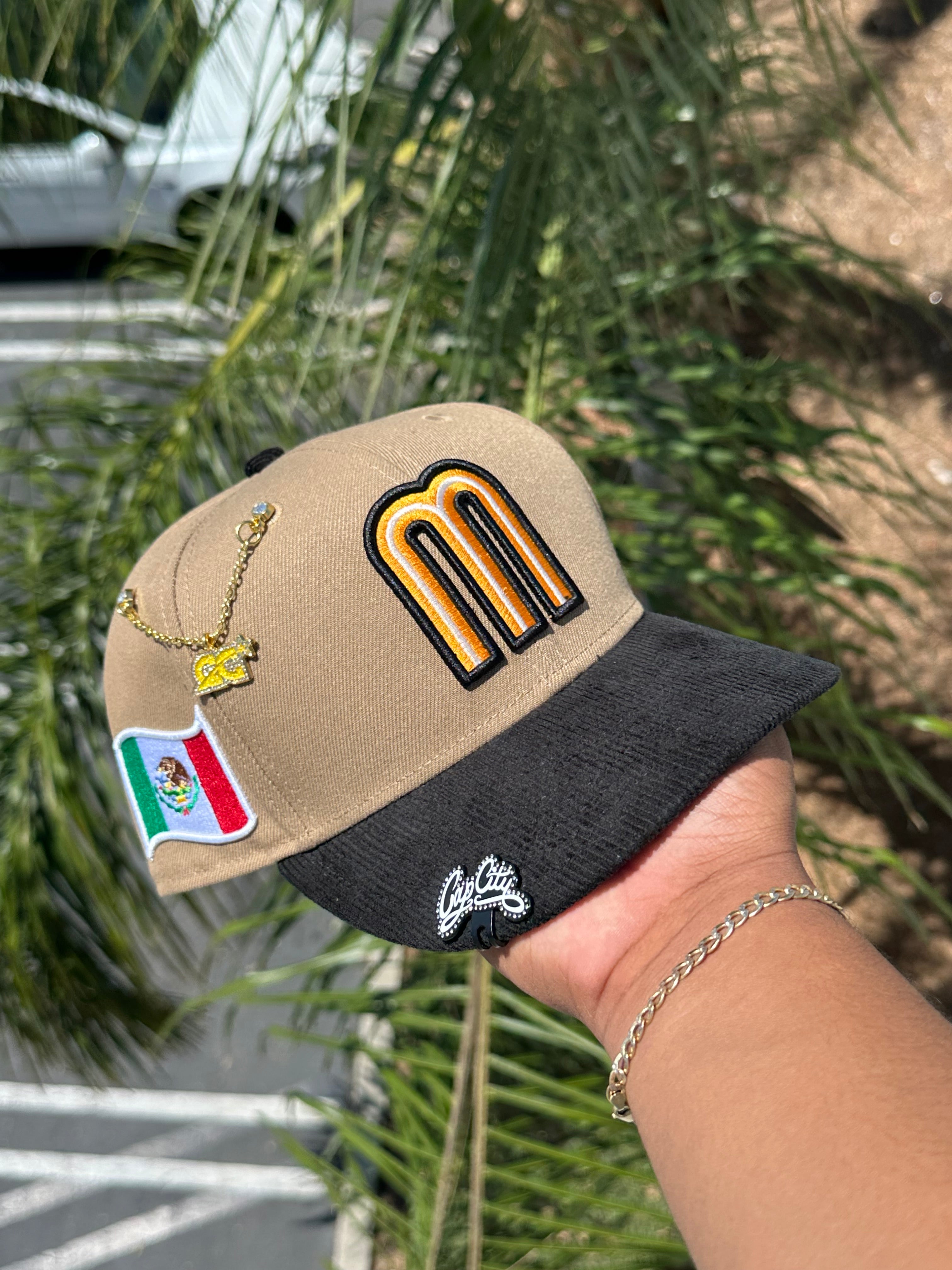NEW ERA EXCLUSIVE 9FIFTY KHAKI/CORDUROY MEXICO TWO TONE SNAPBACK W/ MEXICO FLAG SIDE PATCH
