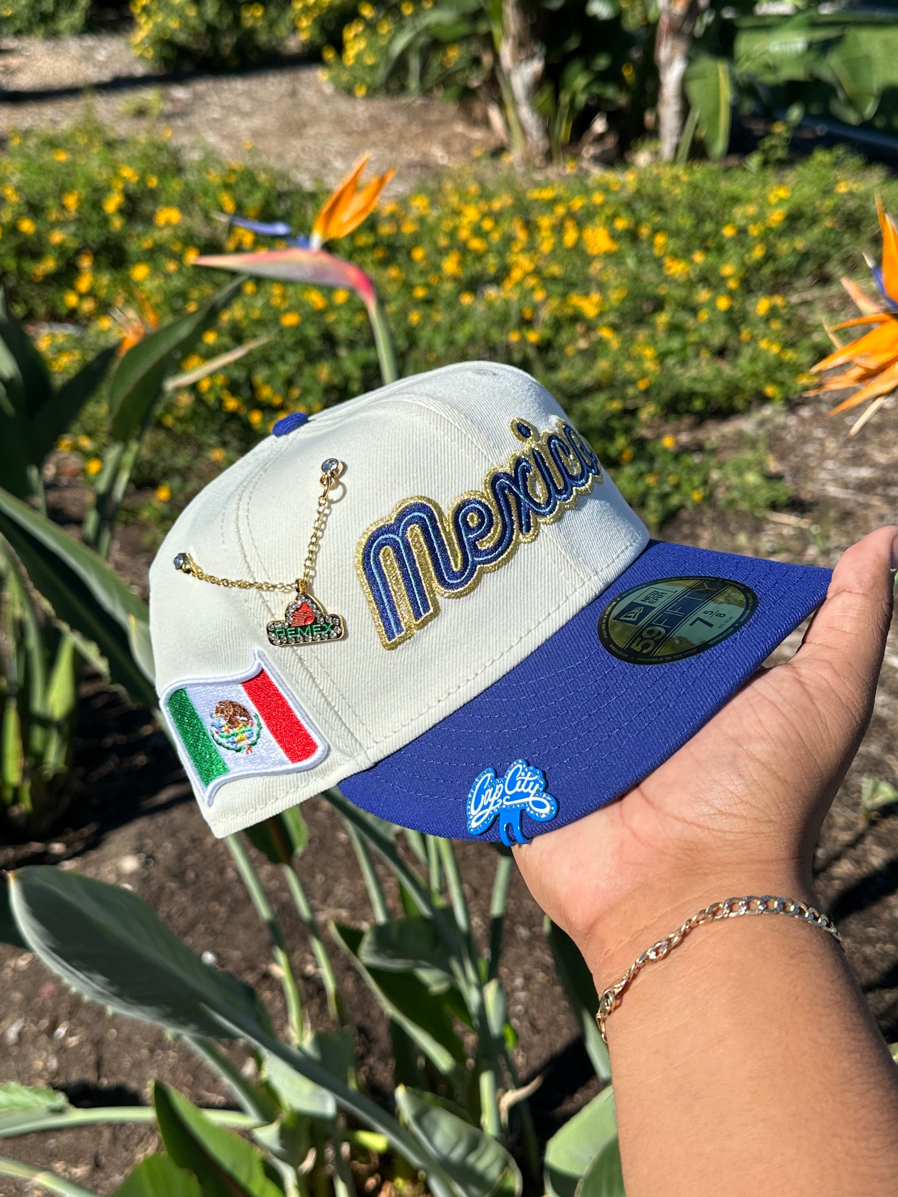 NEW ERA EXCLUSIVE 59FIFTY CHROME WHITE/BLUE MEXICO SCRIPT W/ MEXICO FLAG PATCH