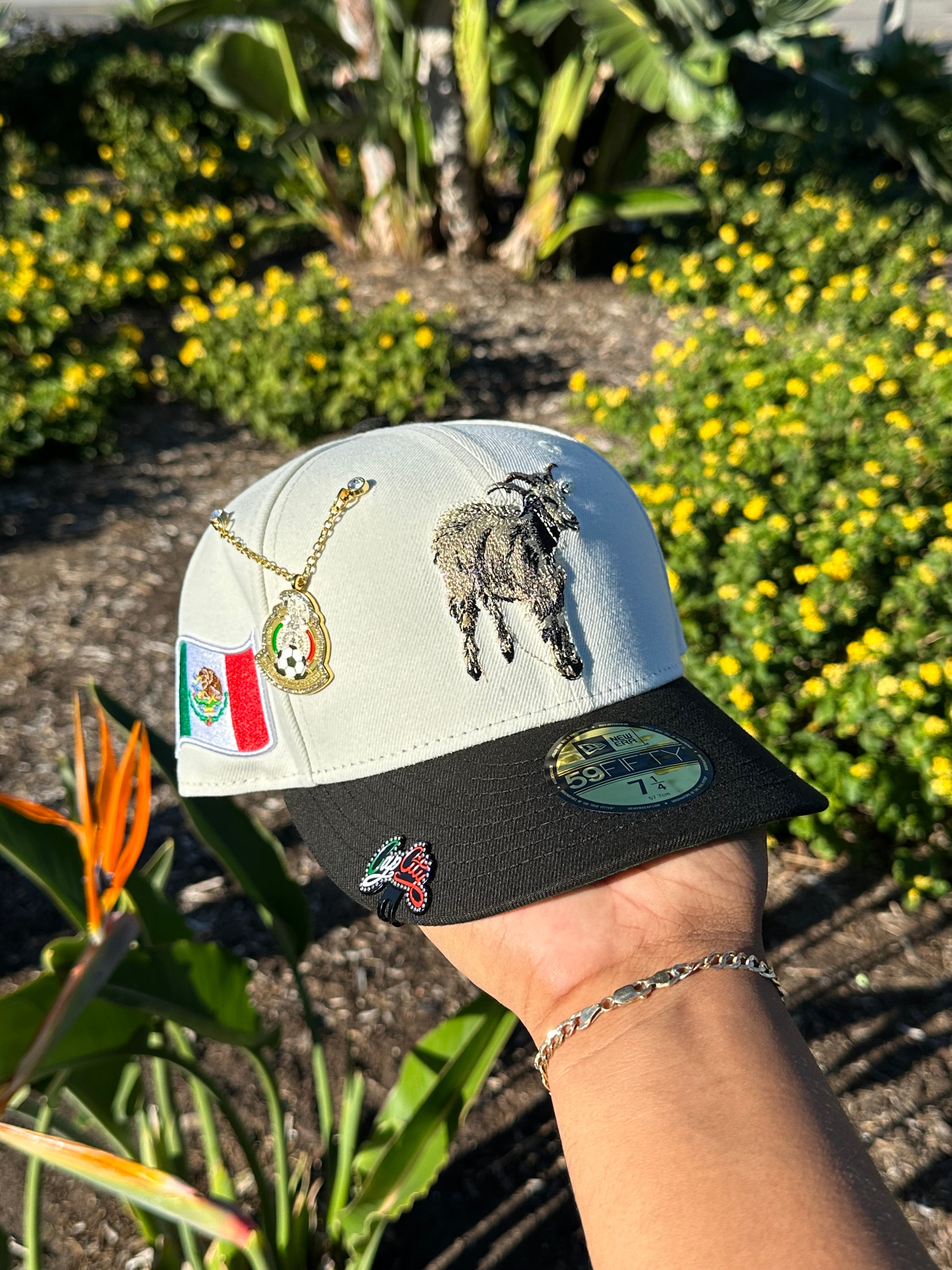 NEW ERA EXCLUSIVE 59FIFTY CHROME WHITE/BLACK MEXICO "THE GOAT" W/ MEXICO FLAG PATCH
