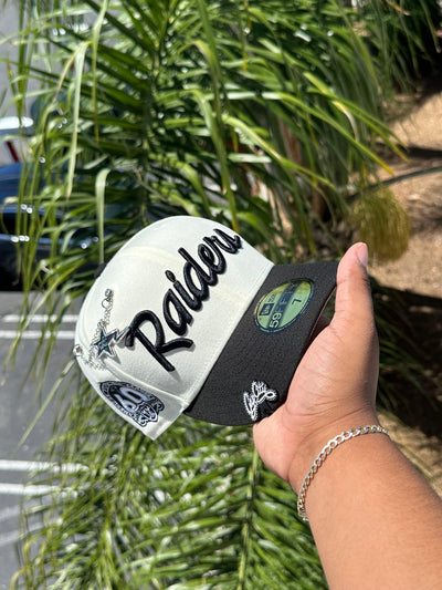 NEW ERA EXCLUSIVE 59FIFTY CHROME WHITE/BLACK LAS VEGAS RAIDERS SCRIPT W/ 60TH ANNIVERSARY SIDEPATCH (GREY UV) VERY LIMITED