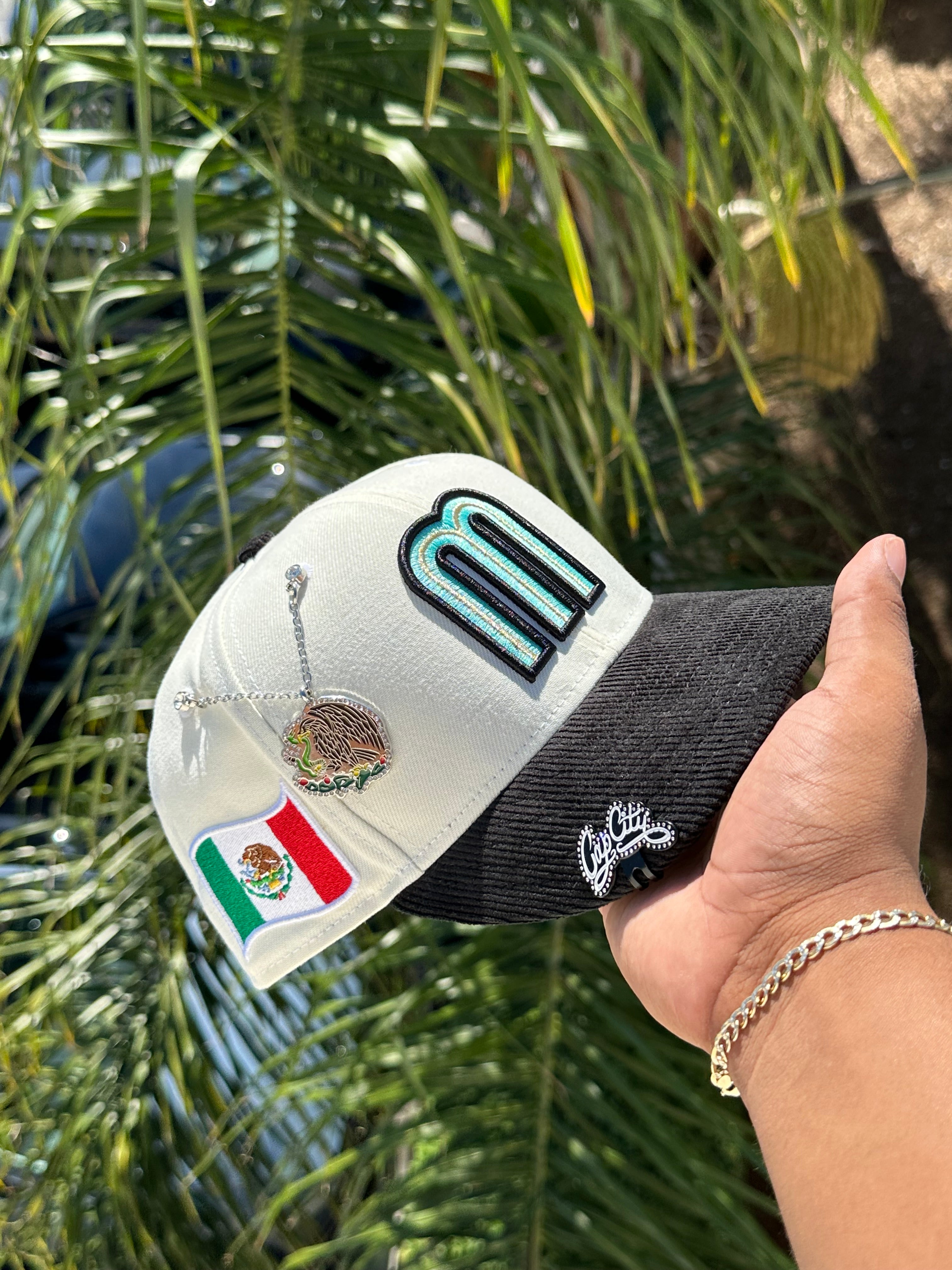 NEW ERA EXCLUSIVE 9FIFTY CHROME WHITE/CORDUROY MEXICO TWO TONE SNAPBACK W/ MEXICO FLAG SIDE PATCH