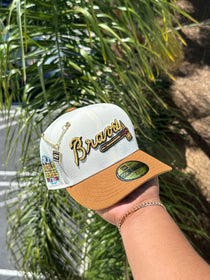 NEW ERA EXCLUSIVE 59FIFTY CHROME WHITE/KHAKI ATLANTA BRAVES SCRIPT W/ 2021 WORLD SERIES SIDEPATCH (TEAL UV)