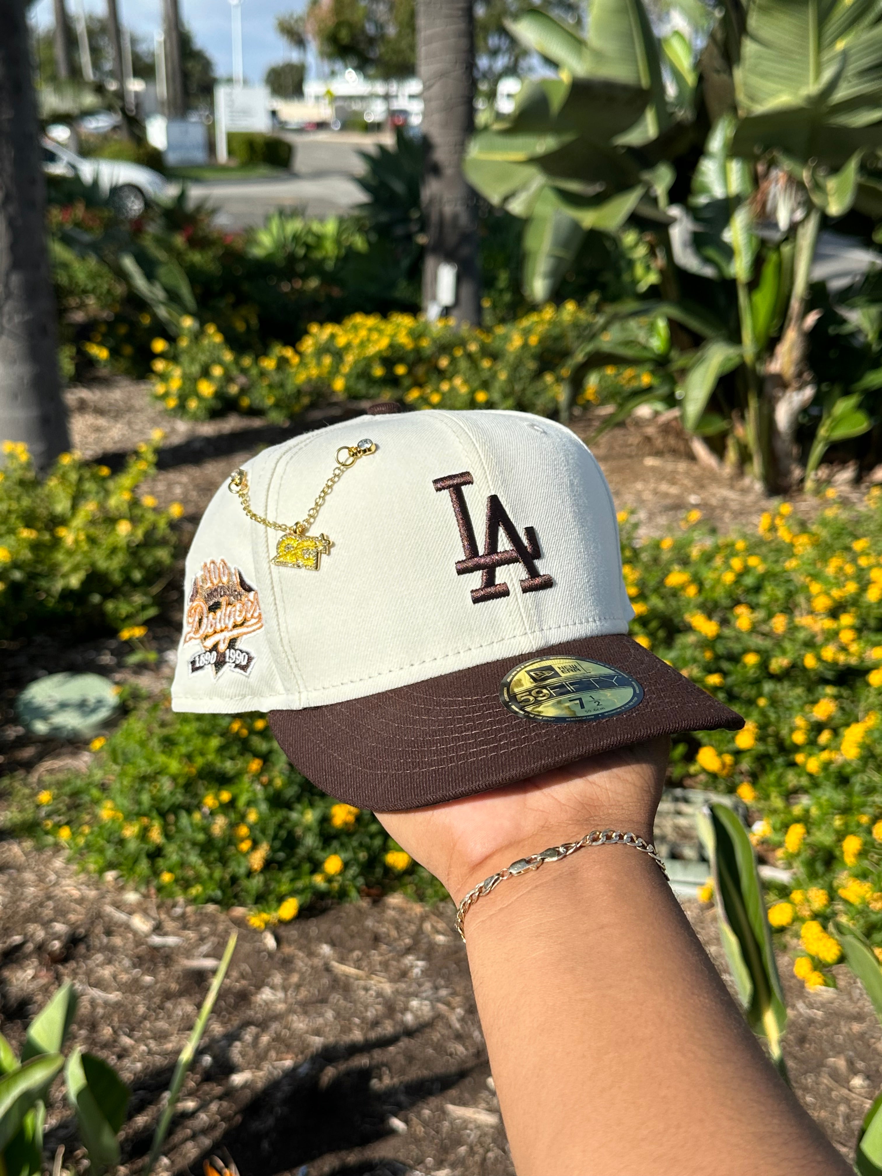 NEW ERA EXCLUSIVE 59FIFTY CHROME WHITE/MOCHA LOS ANGELES DODGERS W/ 100TH ANNIVERSARY SIDE PATCH