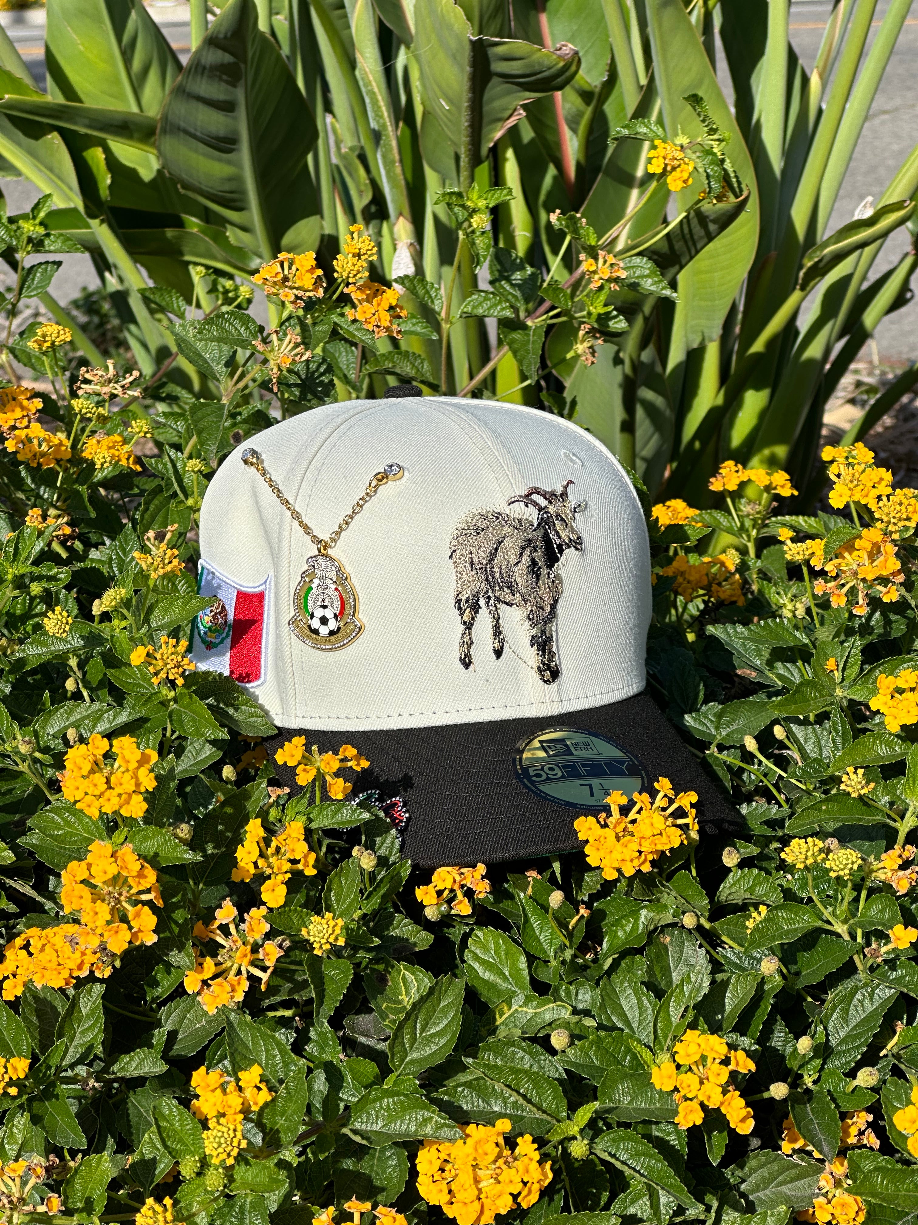 NEW ERA EXCLUSIVE 59FIFTY CHROME WHITE/BLACK MEXICO "THE GOAT" W/ MEXICO FLAG PATCH