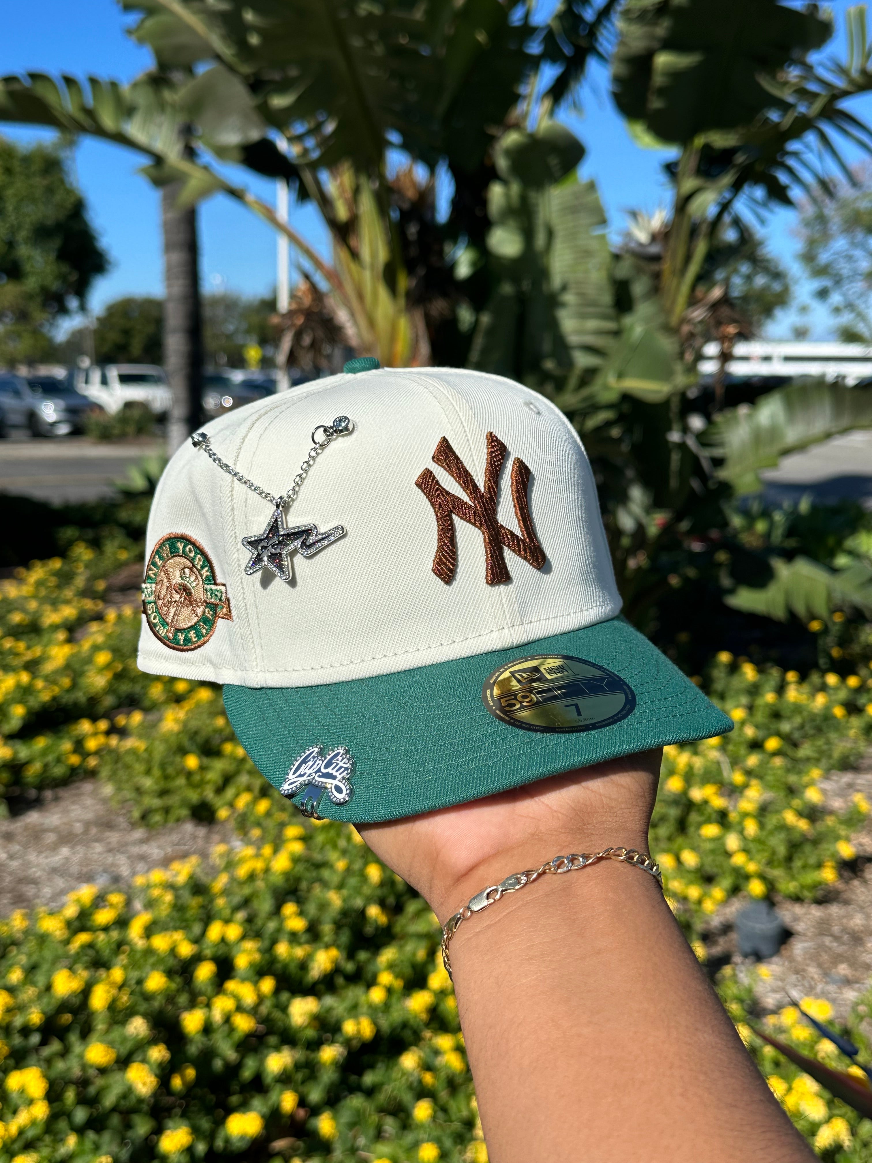 NEW ERA EXCLUSIVE 59FIFTY CHROME WHITE/GREEN NEW YORK YANKEES W 50TH ANNIVERSARY PATCH