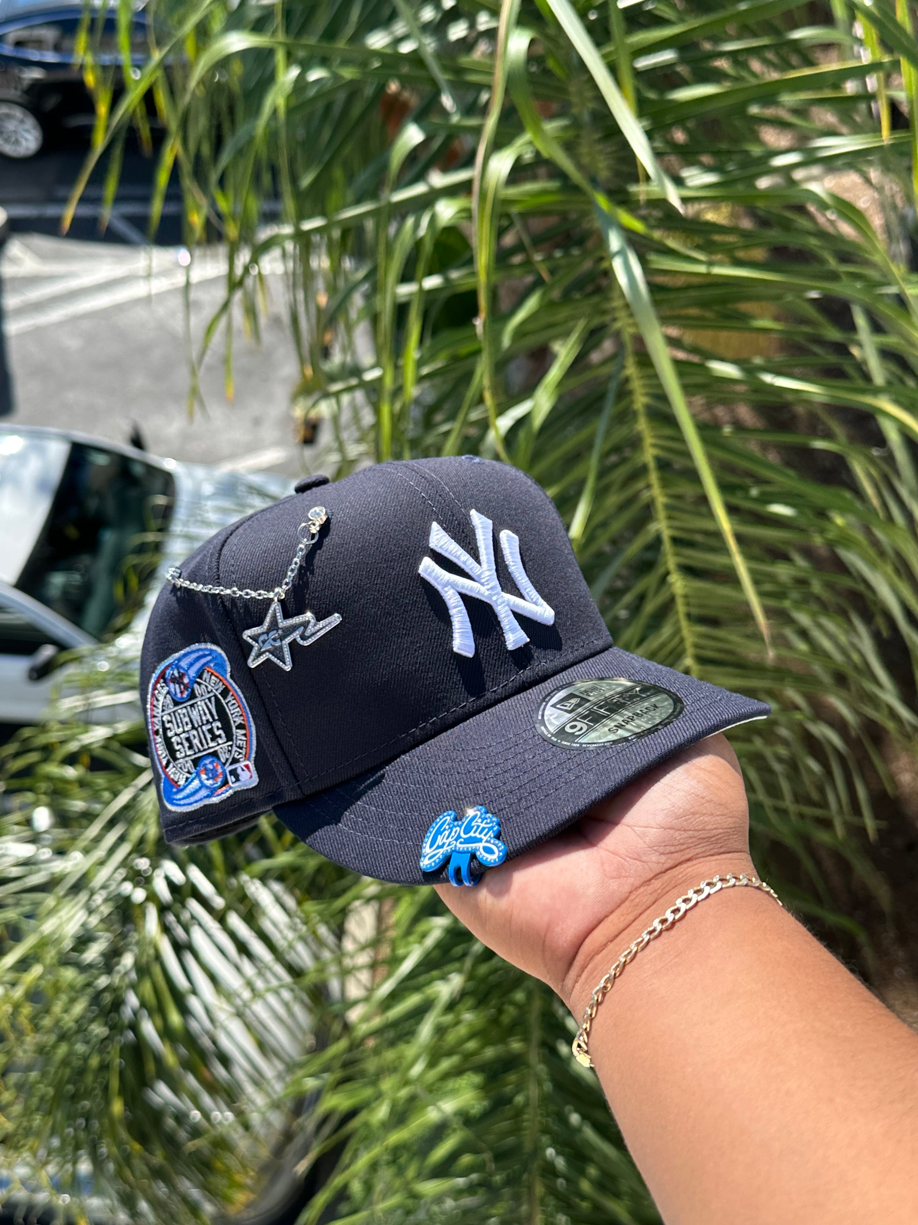NEW ERA EXCLUSIVE 9FIFTY NAVY NEW YORK YANKEES SNAPBACK W/ 2000 SUBWAY SERIES PATCH