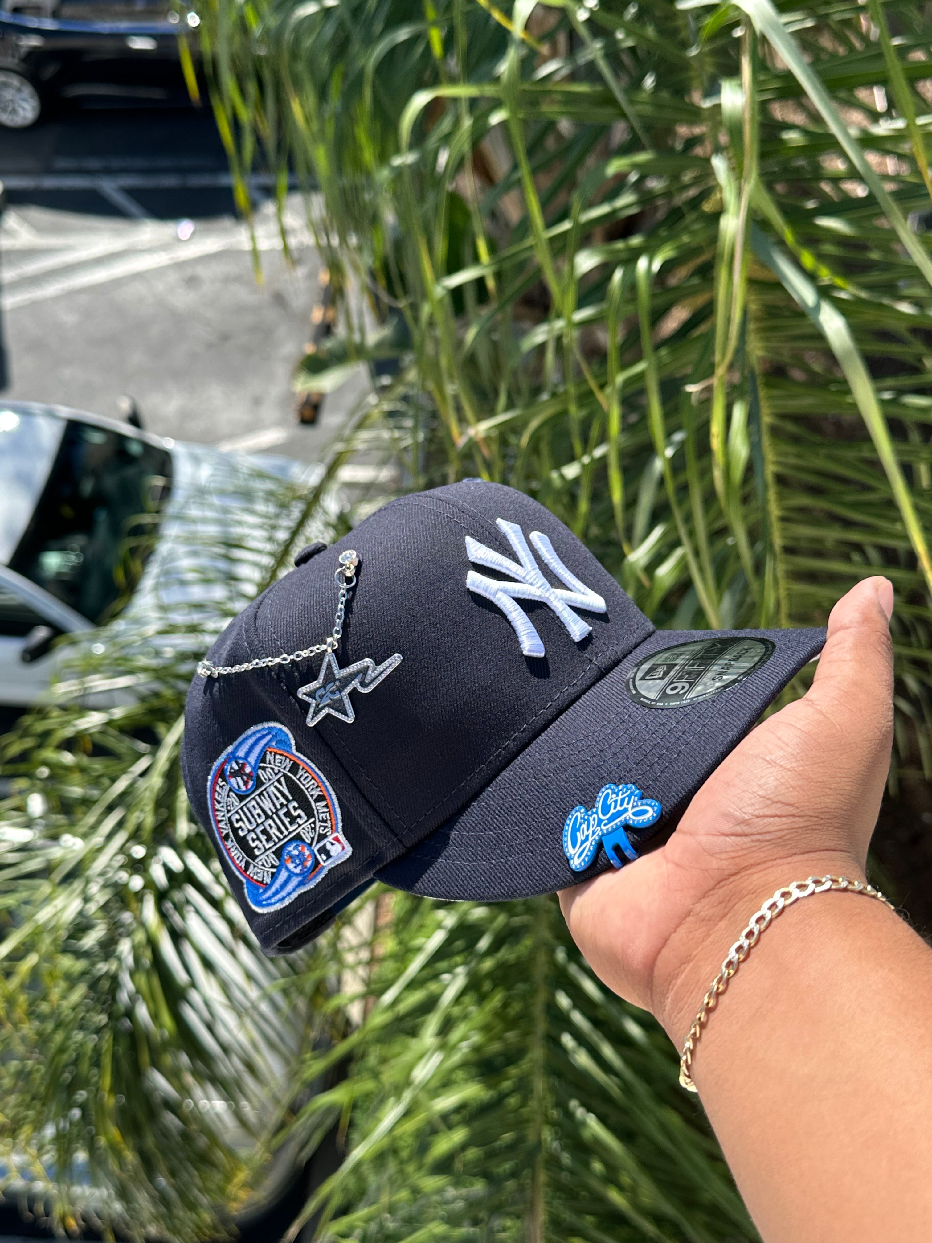 NEW ERA EXCLUSIVE 9FIFTY NAVY NEW YORK YANKEES SNAPBACK W/ 2000 SUBWAY SERIES PATCH