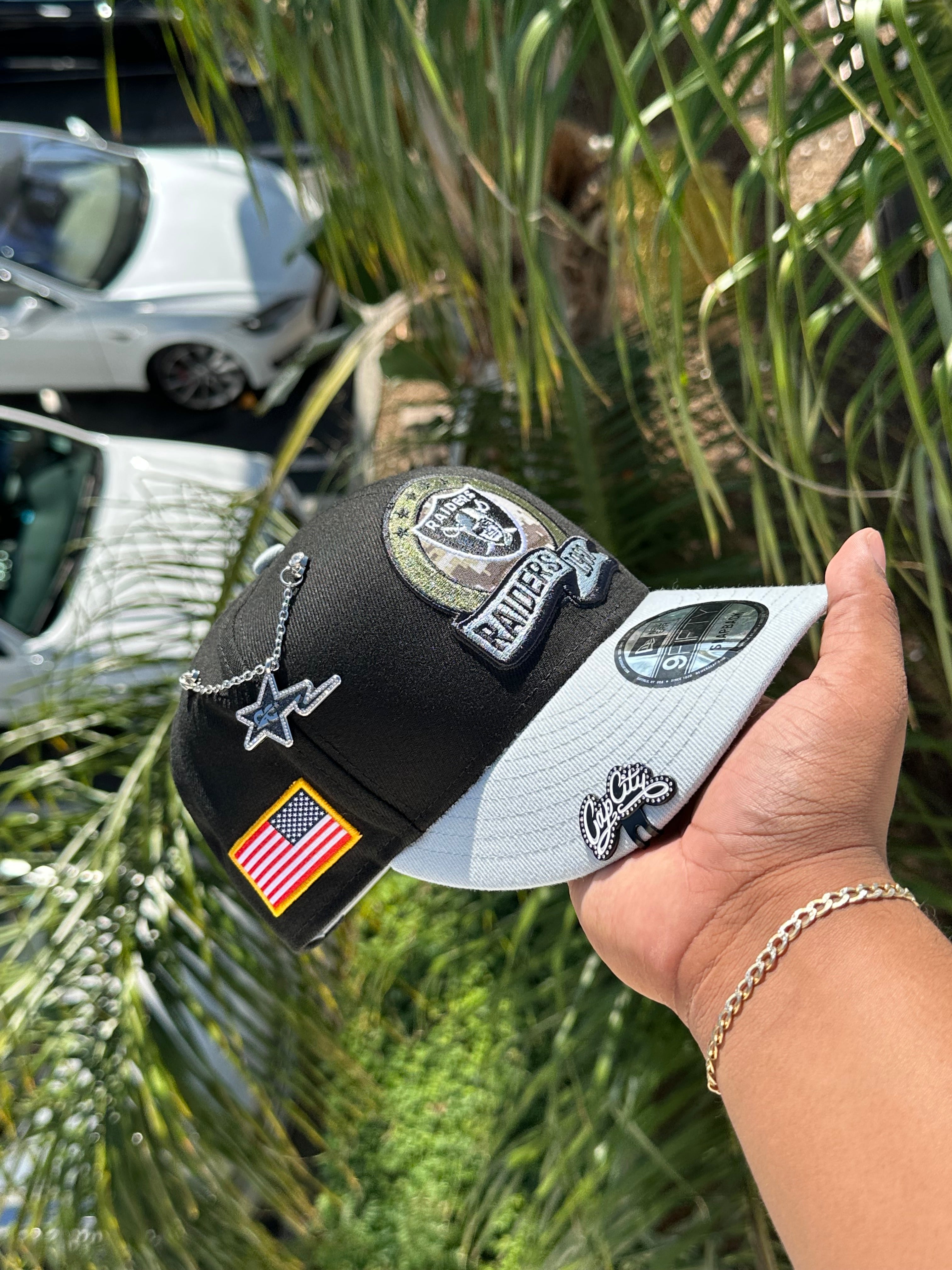 NEW ERA EXCLUSIVE 9FIFTY BLACK/GREY LAS VEGAS RAIDERS SNAPBACK W/ AMERICAN FLAG PATCH