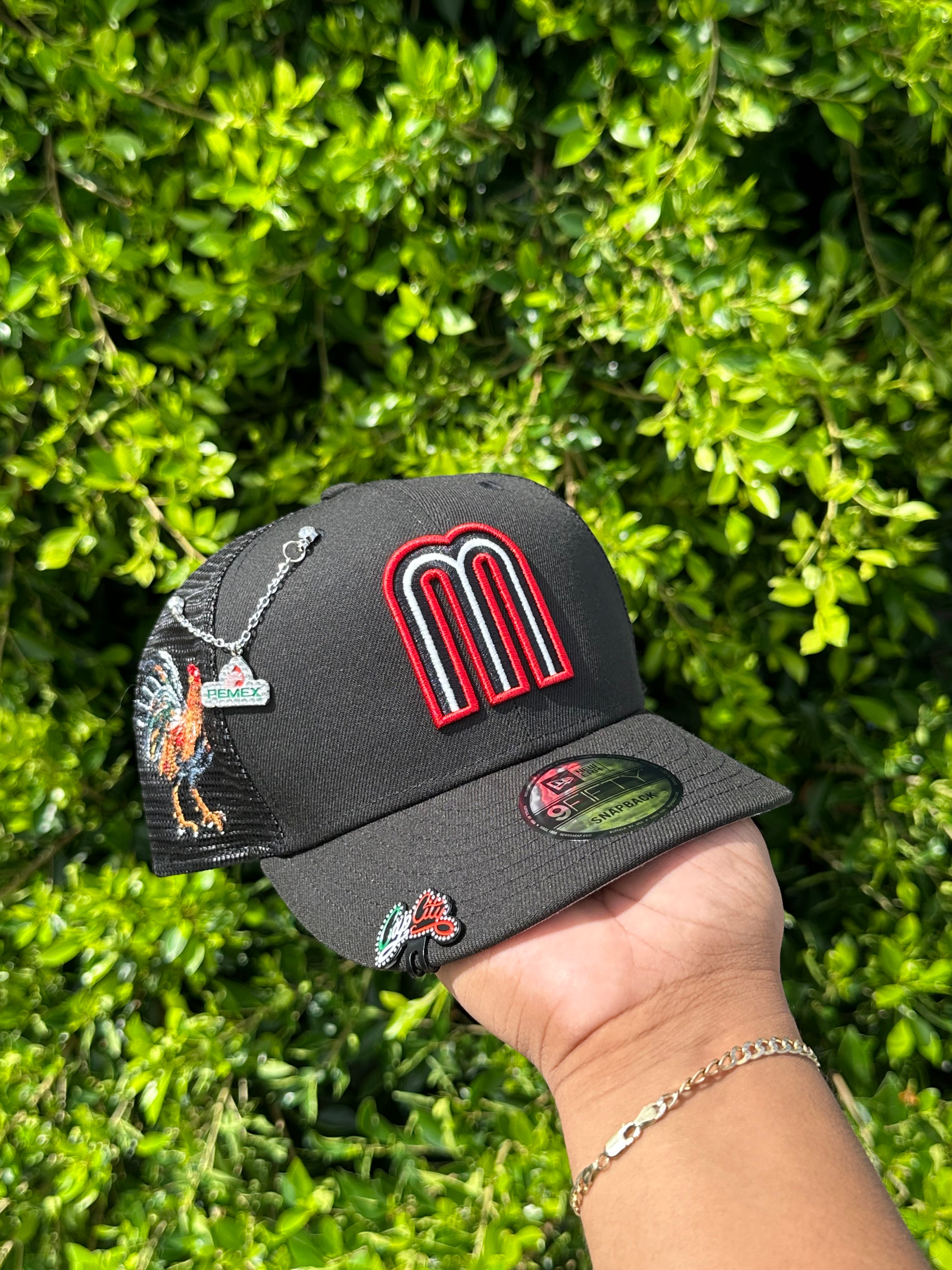 NEW ERA EXCLUSIVE 9FIFTY BLACK MEXICO MESHBACK SNAPBACK W/ EL GALLO SIDE PATCH