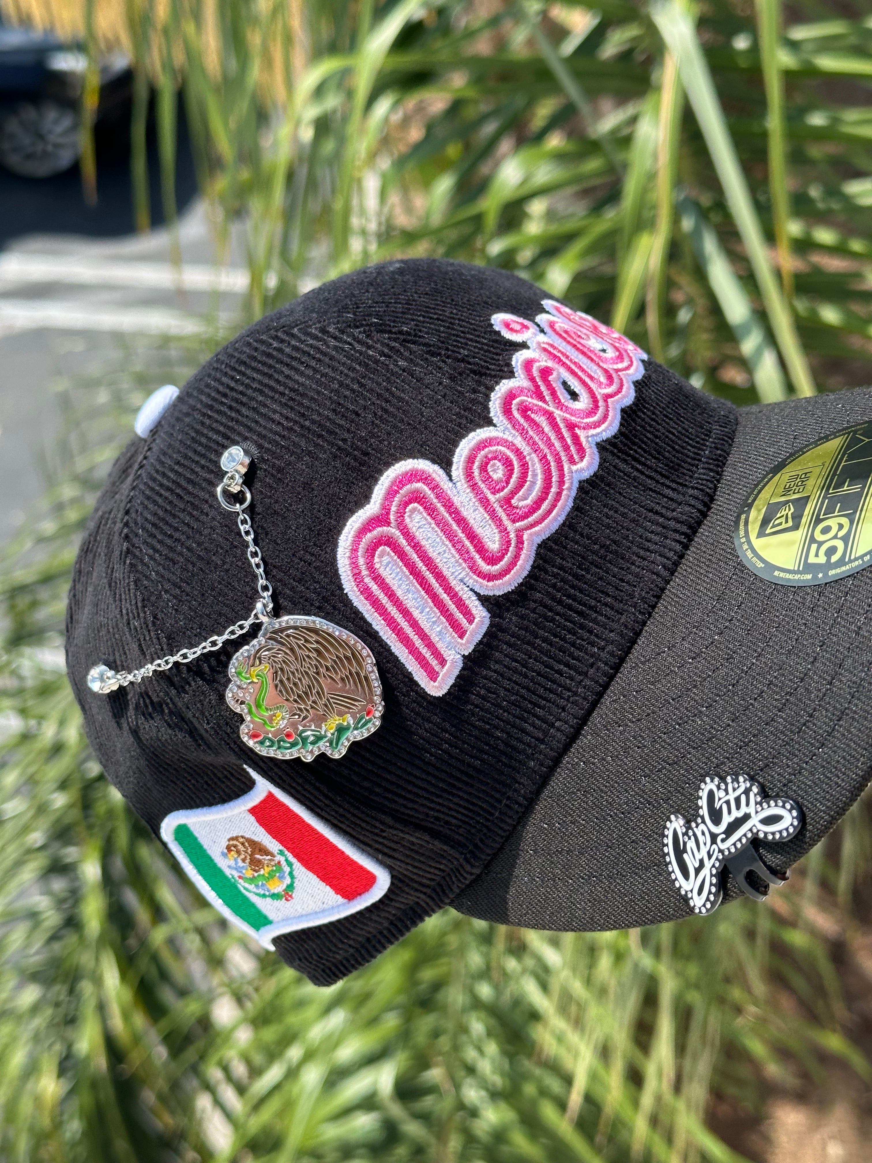 NEW ERA EXCLUSIVE 59FIFTY CORDUROY/BLACK MEXICO SCRIPT TWO TONE W/ MEXICO FLAG PATCH