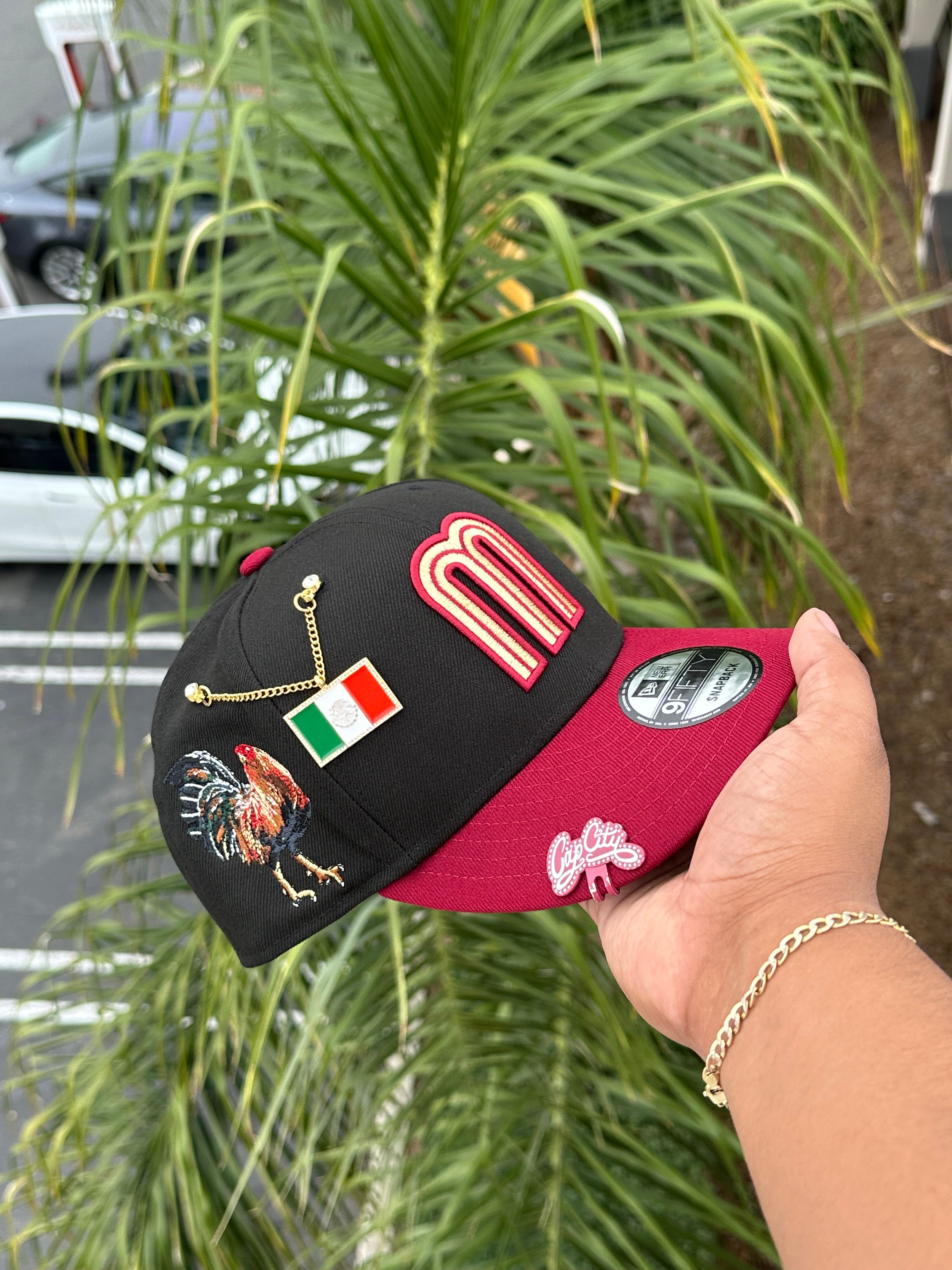 NEW ERA EXCLUSIVE 9FIFTY BLACK/BURGUNDY MEXICO TWO TONE SNAPBACK W/ "EL GALLO "SIDE PATCH