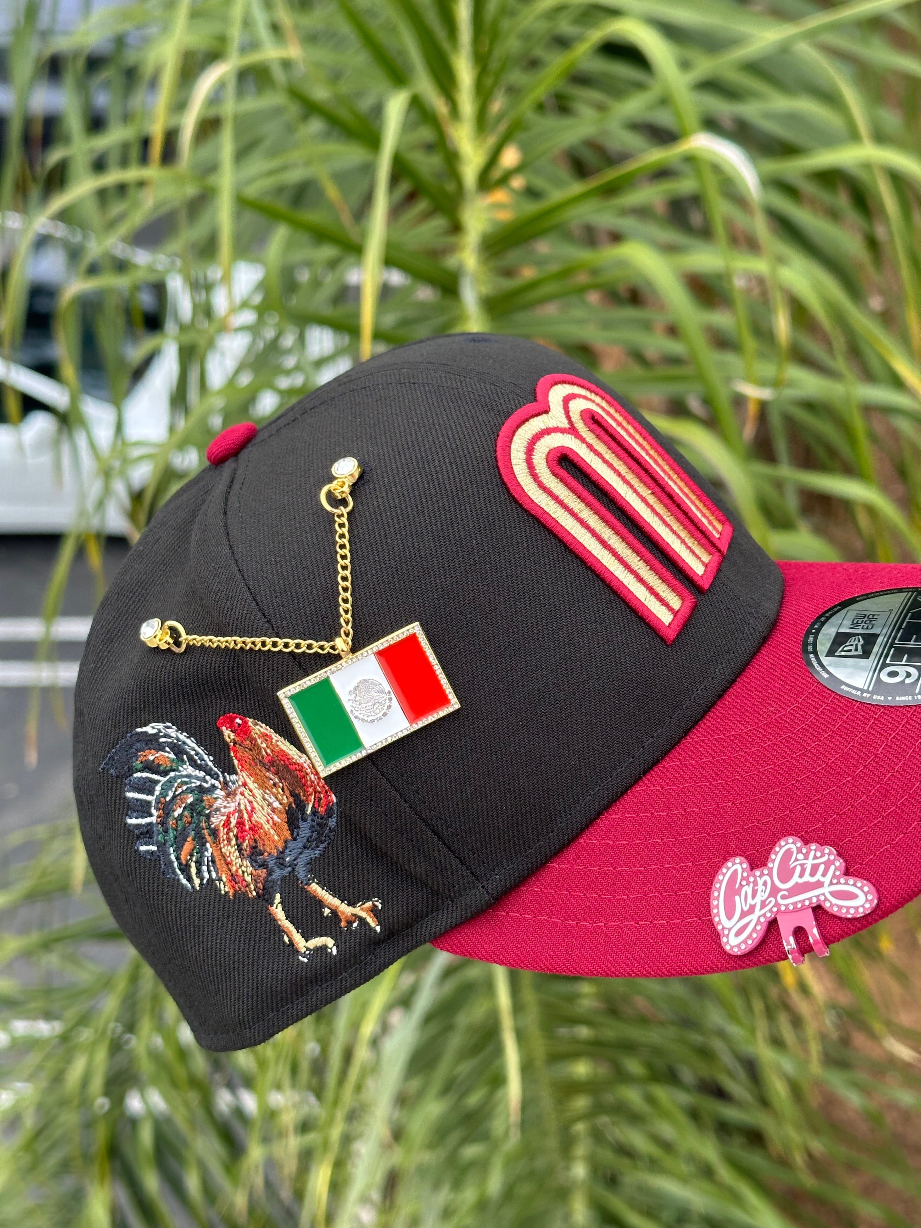 NEW ERA EXCLUSIVE 9FIFTY BLACK/BURGUNDY MEXICO TWO TONE SNAPBACK W/ "EL GALLO "SIDE PATCH