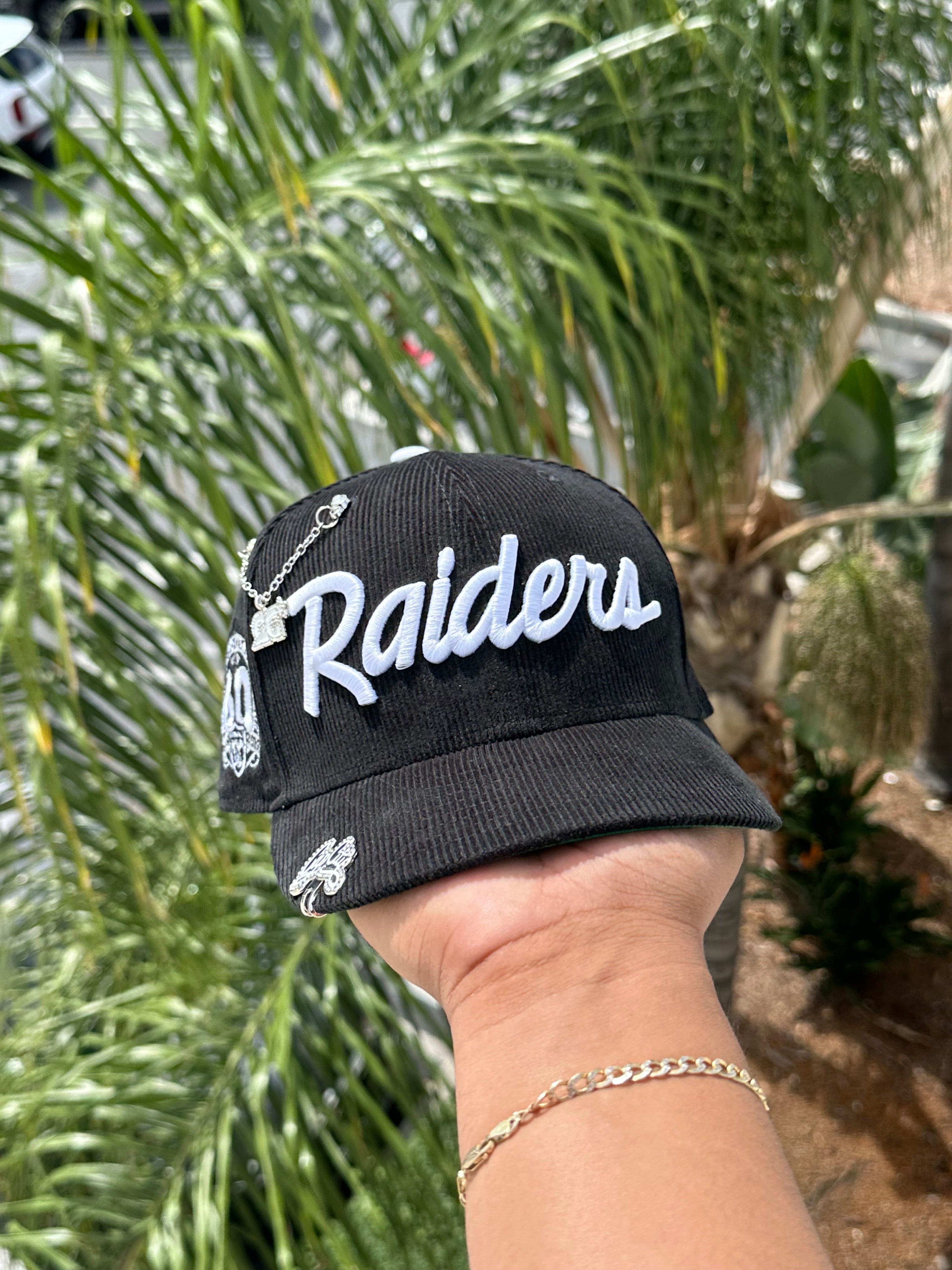 NEW ERA EXCLUSIVE 59FIFTY BLACK CORDUROY LAS VEGAS RAIDERS SCRIPT W/ 60TH ANNIVERSARY SIDE PATCH