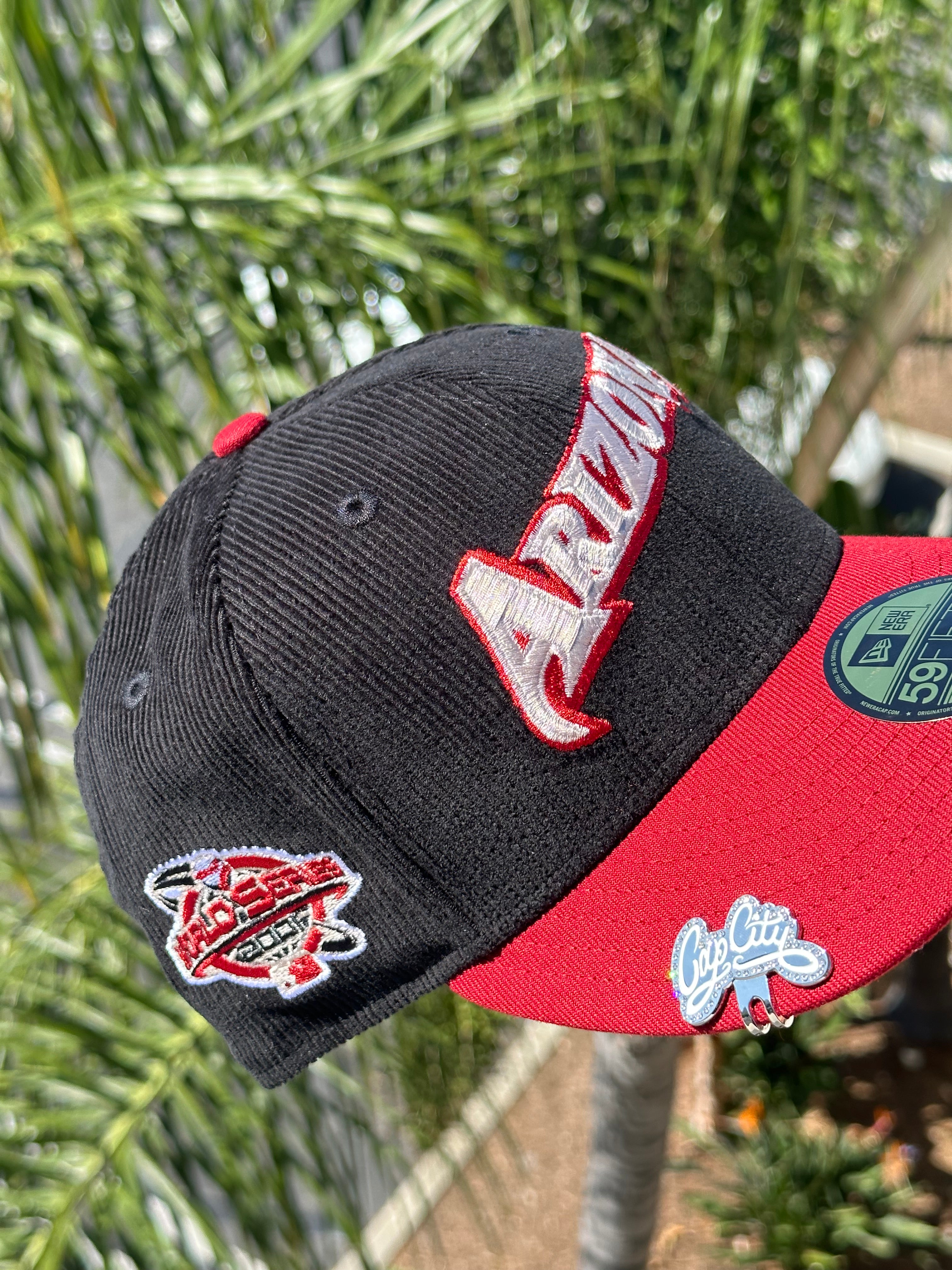 EXCLUSIVO DE NEW ERA 59FIFTY CORDUROY/BURGUNDY ARIZONA DIAMONDBACKS CON PARCHE LATERAL DE LA SERIE MUNDIAL 2001
