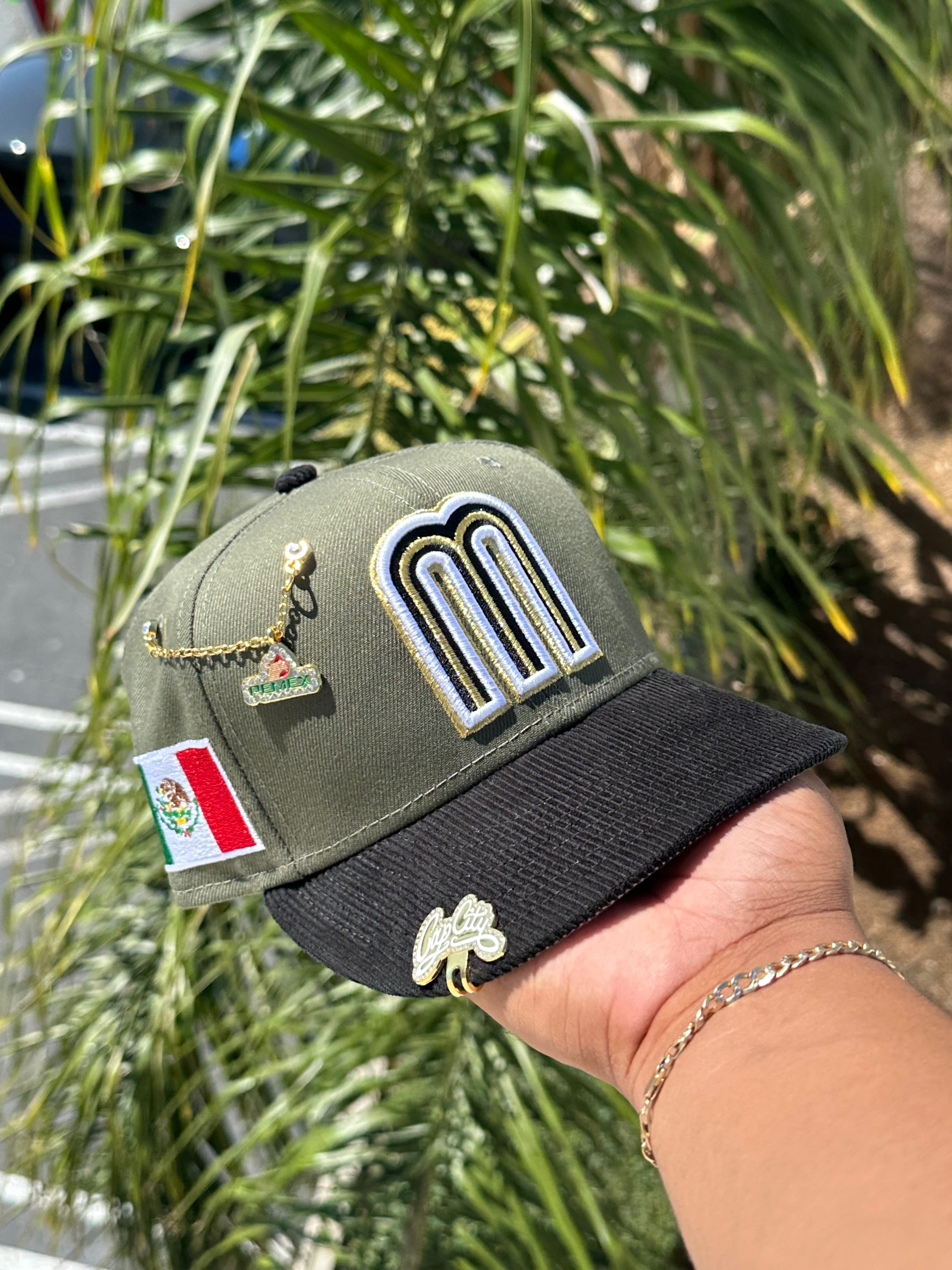 NEW ERA EXCLUSIVE 59FIFTY OLIVE/CORDUROY MEXICO TWO TONE W/ MEXICO FLAG SIDE PATCH