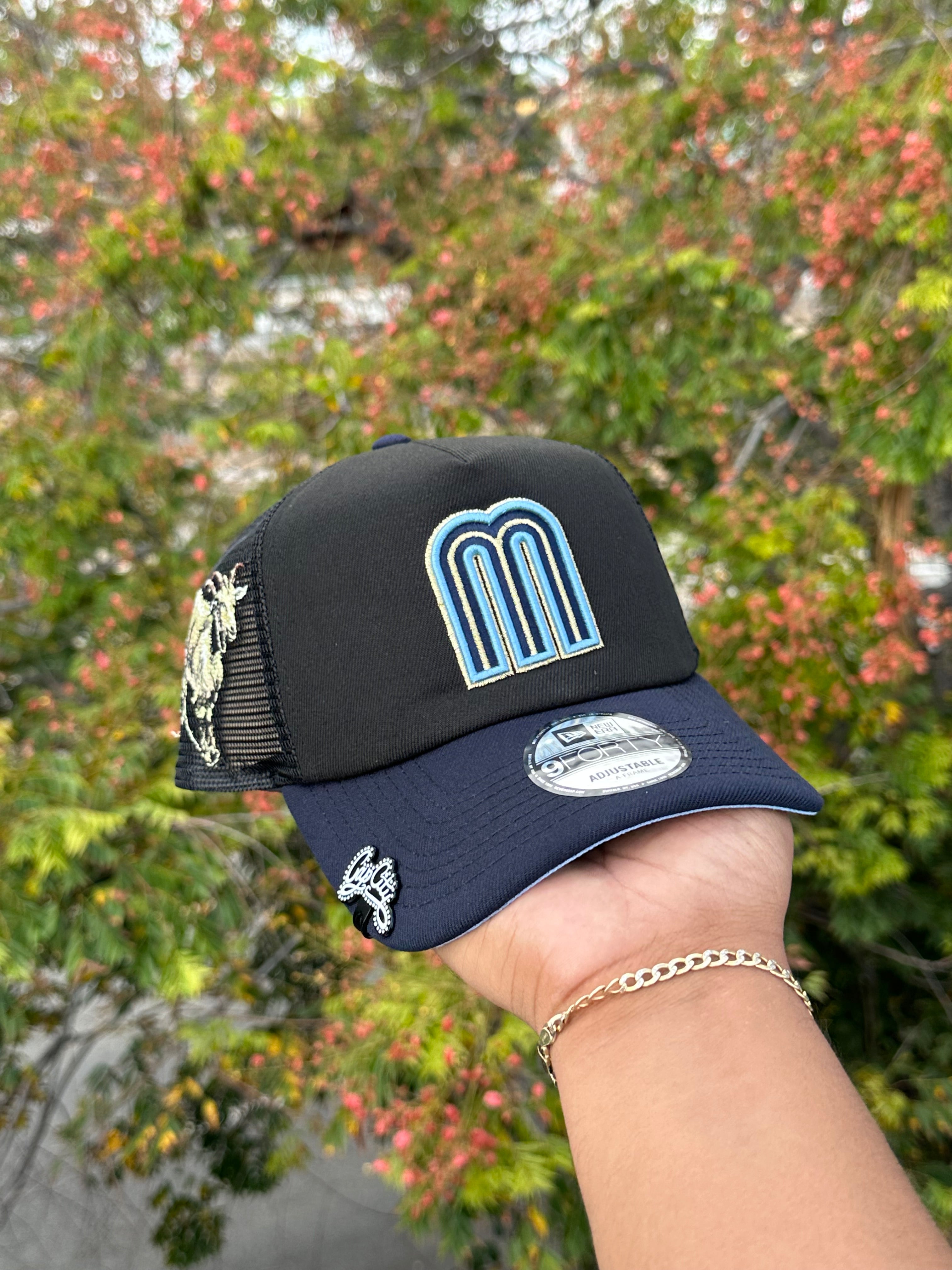 NEW ERA EXCLUSIVE 9FIFTY NEW ERA EXCLUSIVE 9FORTY BLACK/NAVY "THE GOAT" A-FRAME MESHBACK SNAPBACK W/ GOAT SIDE PATCH