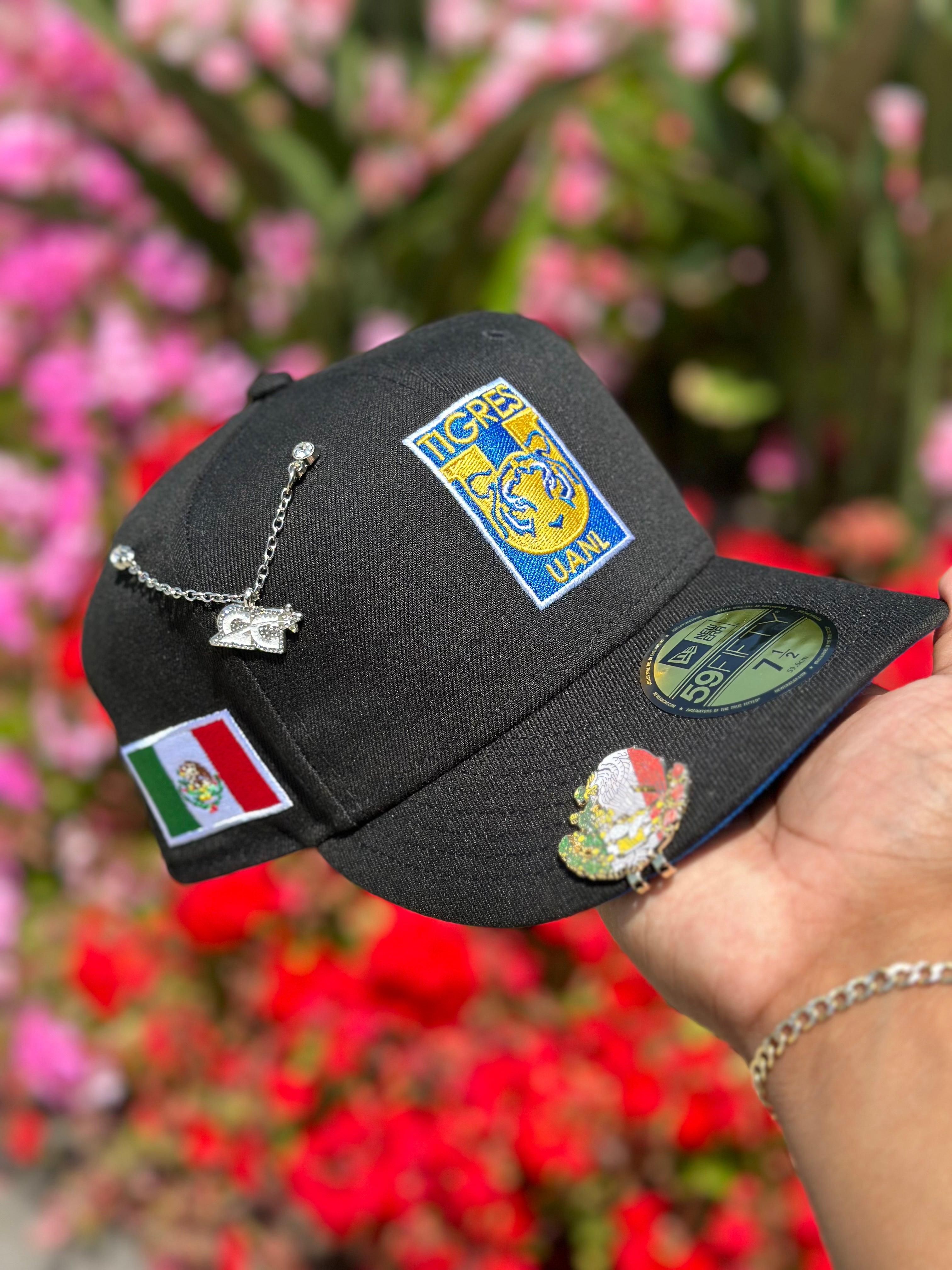 NEW ERA EXCLUSIVE 59FIFTY BLACK "CLUB TIGRES UANL" W/ MEXICO FLAG SIDE PATCH