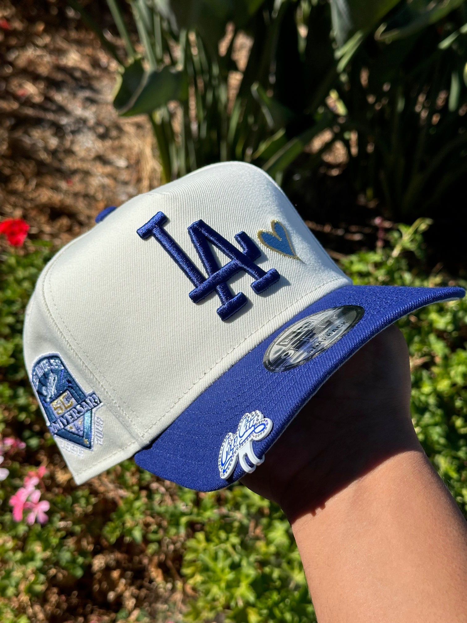 NEW ERA EXCLUSIVE 9FIFTY A-FRAME CHROME WHITE/BLUE LOS ANGELES DODGERS SNAPBACK W/ ICY HEART + 50TH ANNIVERSARY SIDE PATCH