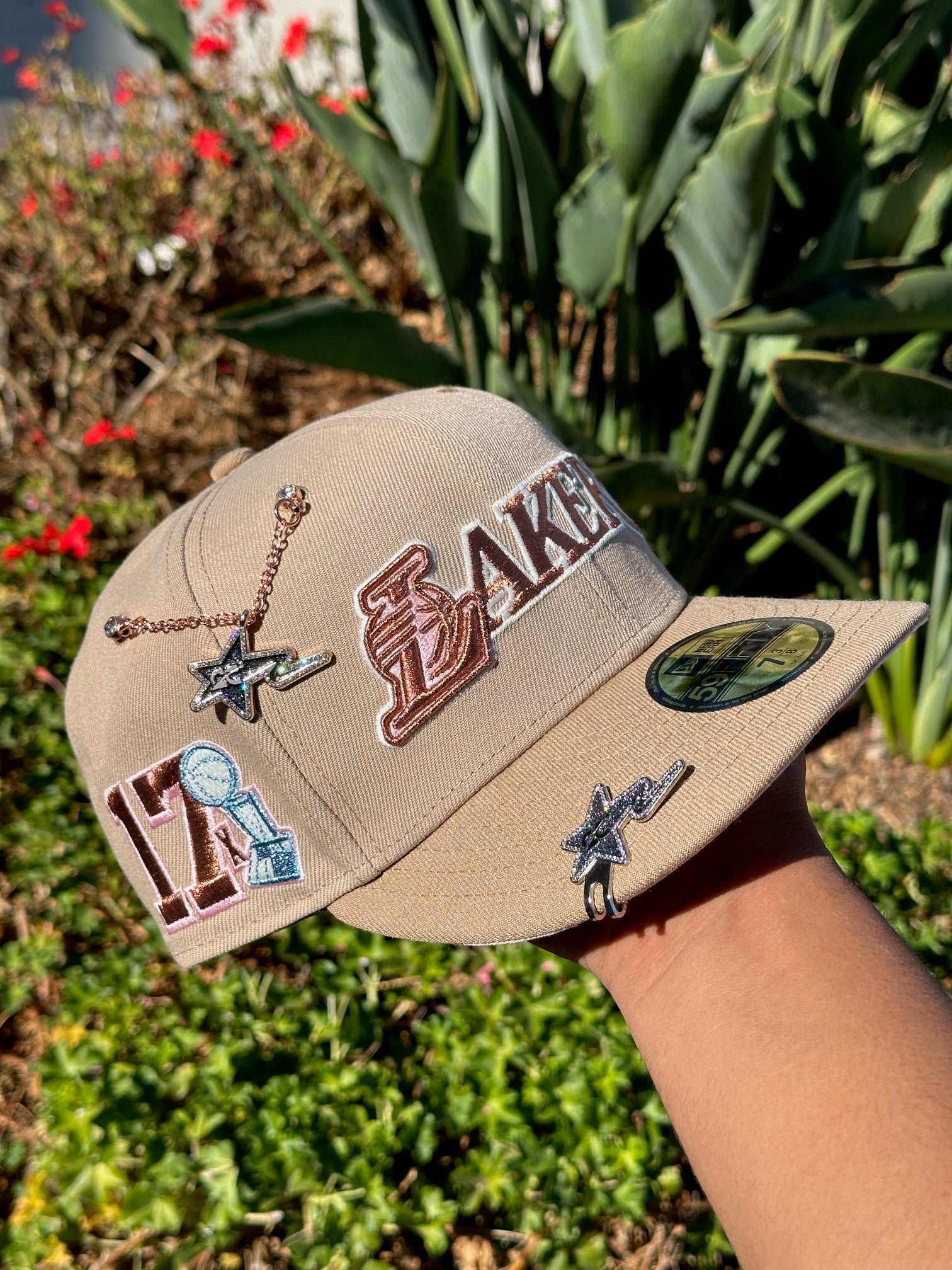 NEW ERA EXCLUSIVE 59FIFTY LIGHT KHAKI "LOS ANGELES LAKERS" SCRIPT W/ 17X CHAMPS SIDE PATCH