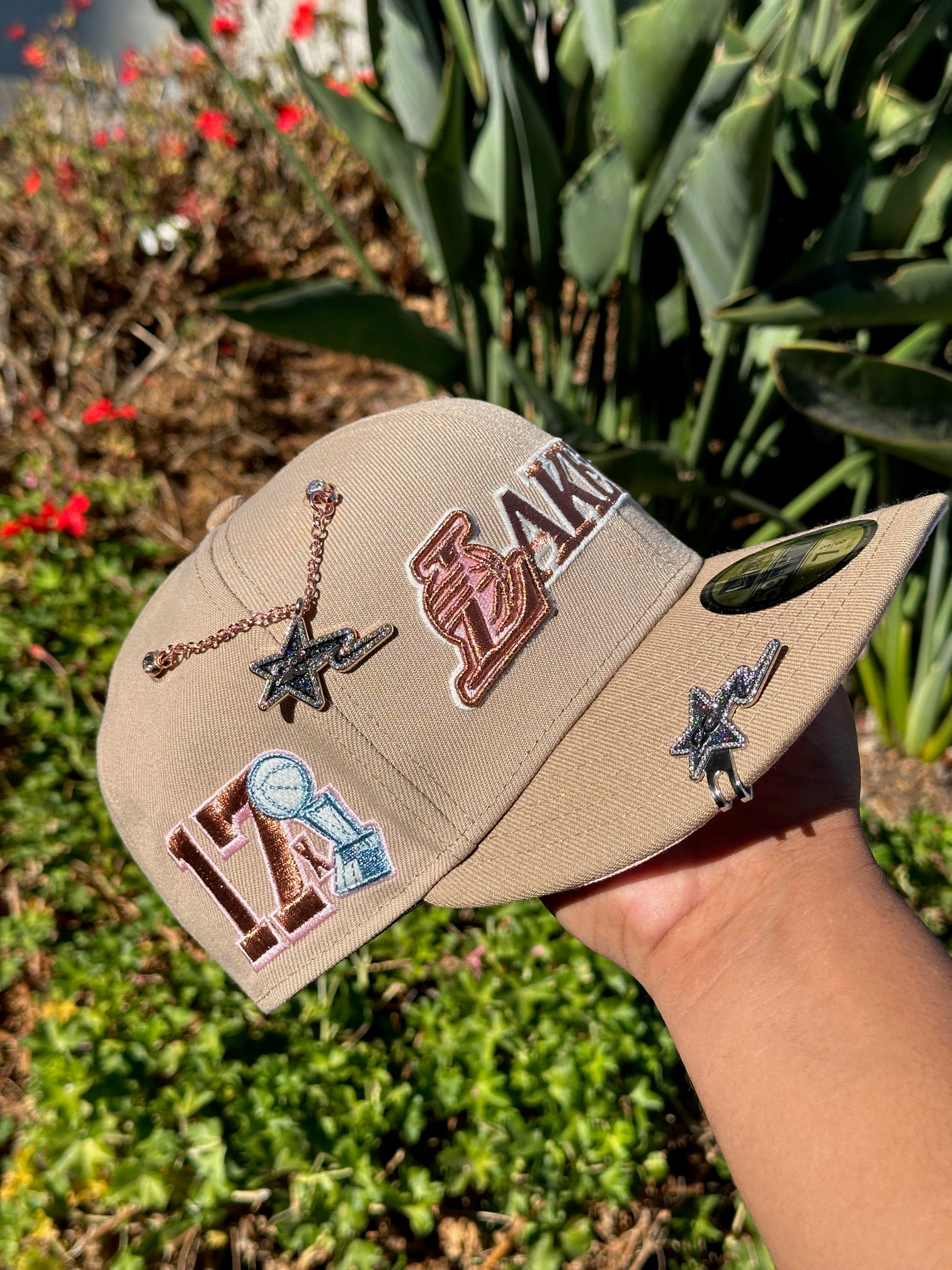 NEW ERA EXCLUSIVE 59FIFTY LIGHT KHAKI "LOS ANGELES LAKERS" SCRIPT W/ 17X CHAMPS SIDE PATCH