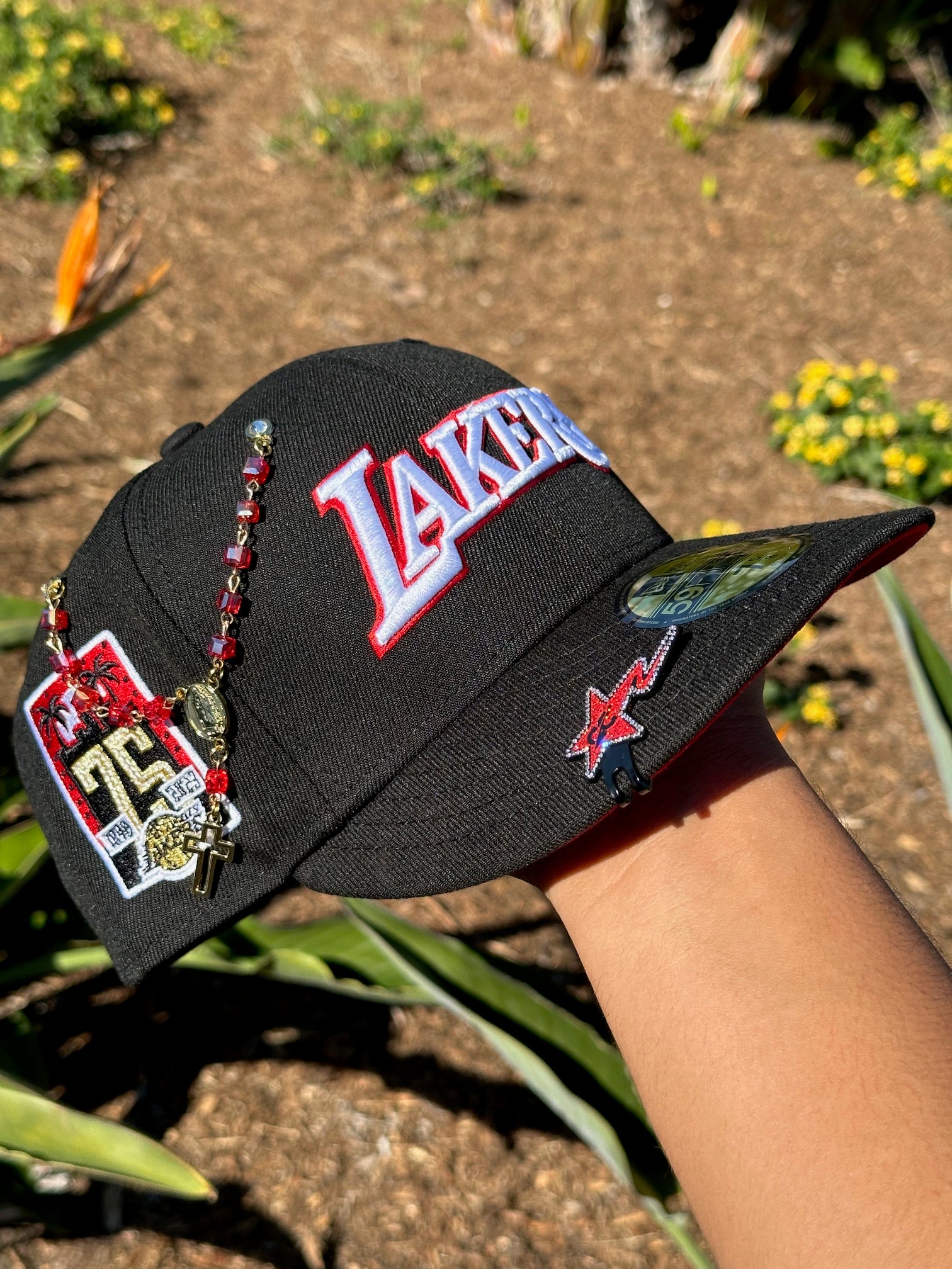 NEW ERA EXCLUSIVE 59FIFTY BLACK LOS ANGELES LAKERS SCRIPT W/ 75TH ANNIVERSARY SIDE PATCH