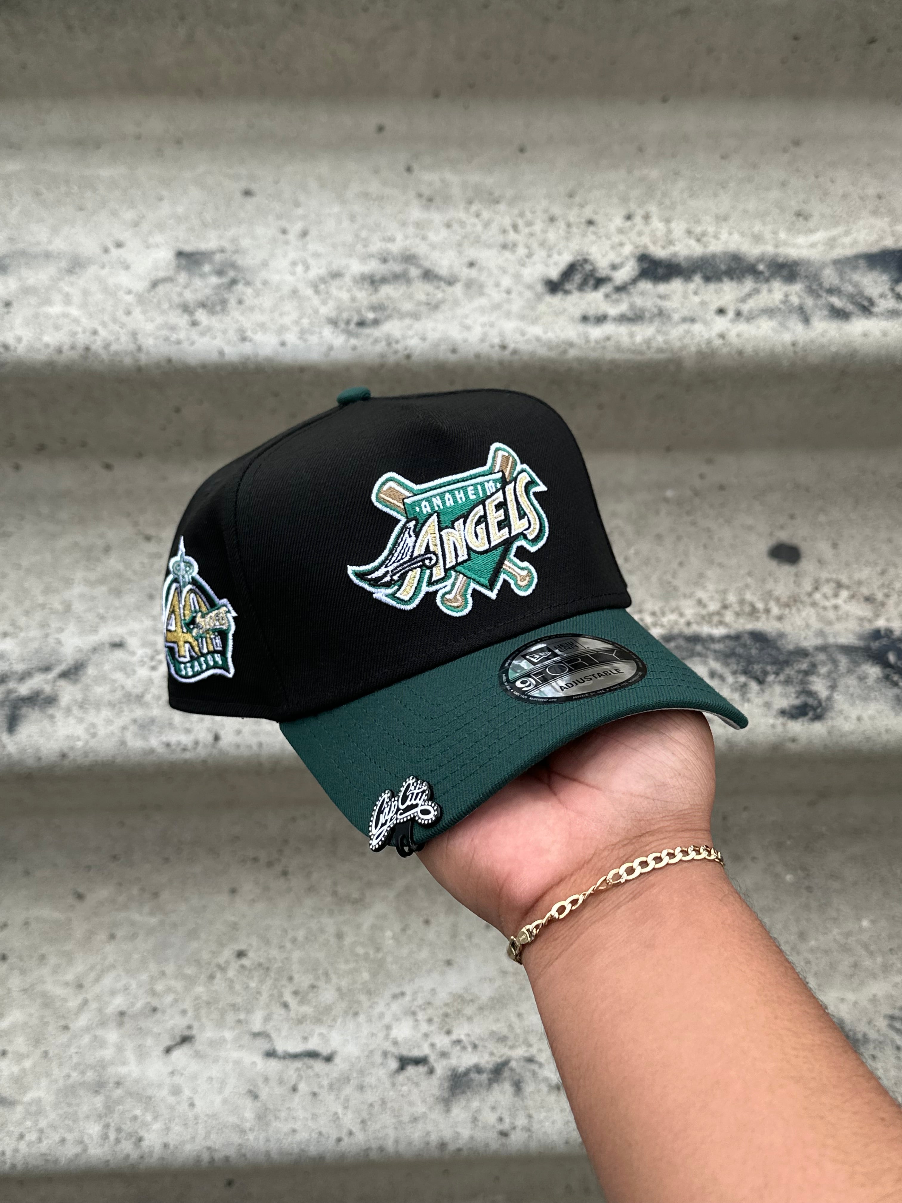 NEW ERA EXCLUSIVE 9FORTY A-FRAME BLACK/GREEN ANAHEIM ANGELS W/ 40TH ANNIVERSARY SIDE PATCH