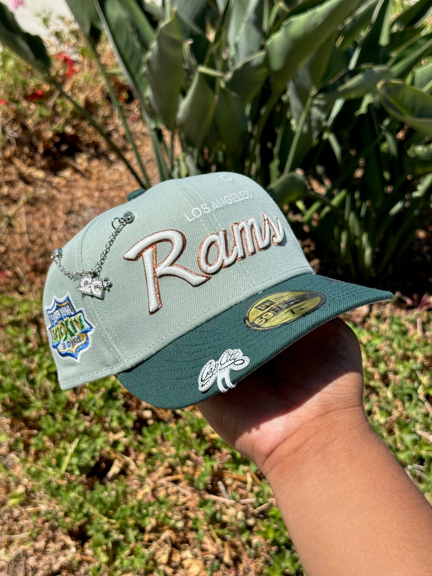 EXCLUSIVO DE NEW ERA 59FIFTY CORONA NEGRA/PANA AZUL GUIÓN DE RAMS AL REVÉS (VERDE UV) *BLIP NI CADENA NO INCLUIDAS