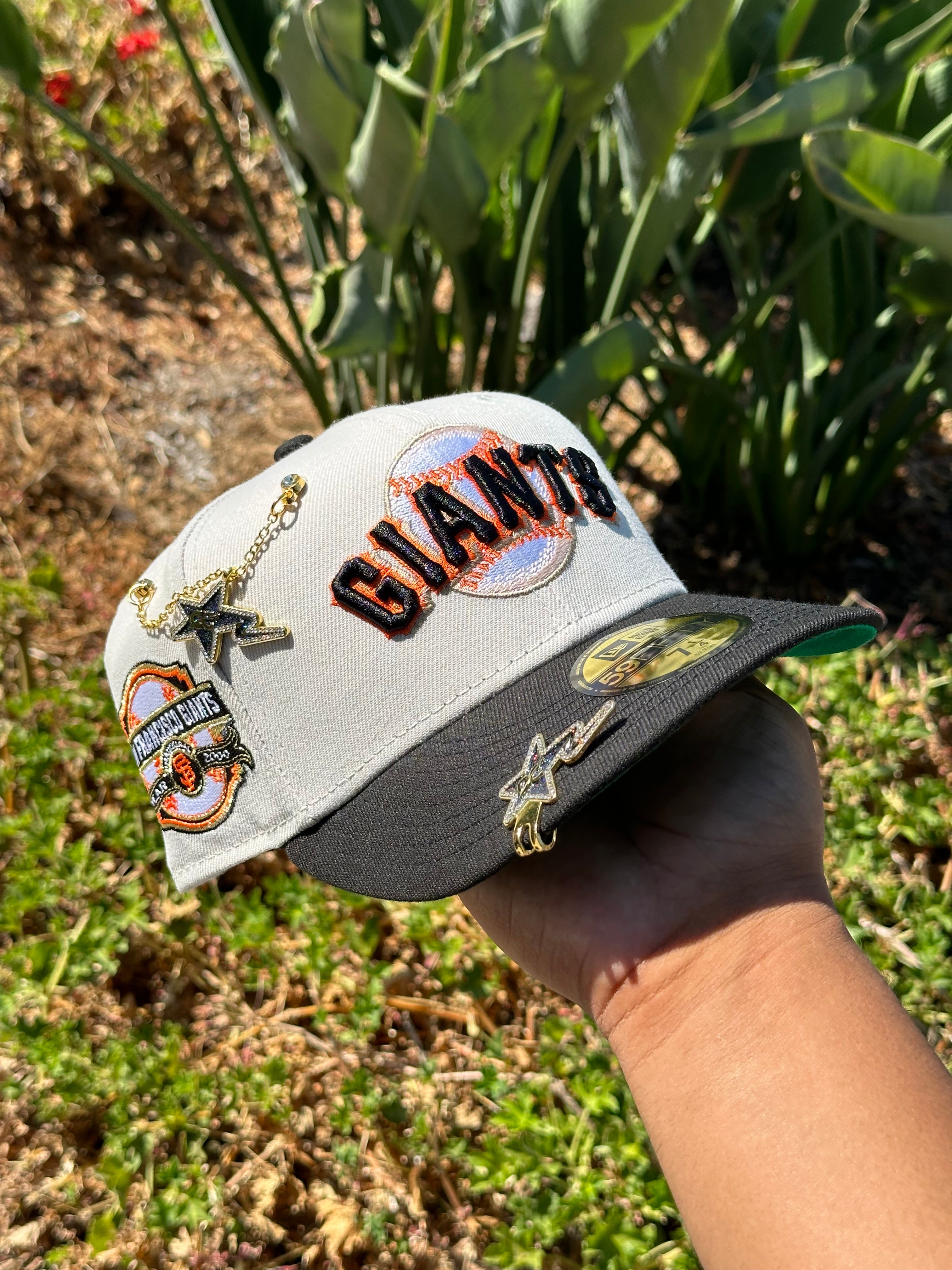 NEW ERA EXCLUSIVE 59FIFTY STONE GREY/BLACK SAN FRANCISCO GIANTS W/ 2000 INAUGRAUL YEAR SIDE PATCH