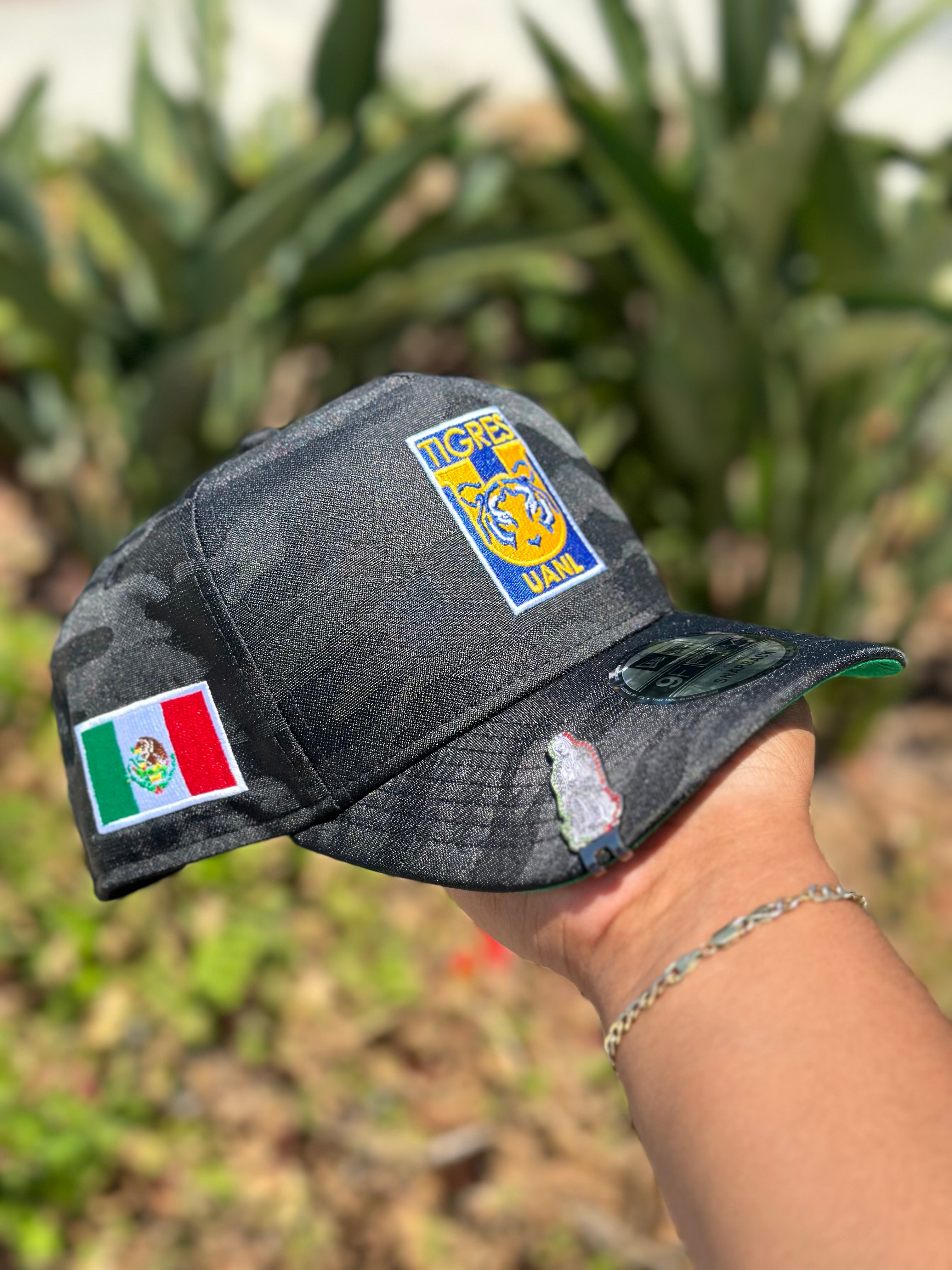 NEW ERA EXCLUSIVE 9FIFTY A-FRAME BLACK CAMO "CLUB TIGRES UANL" SNAPBACK W/ MEXICO FLAG SIDE PATCH