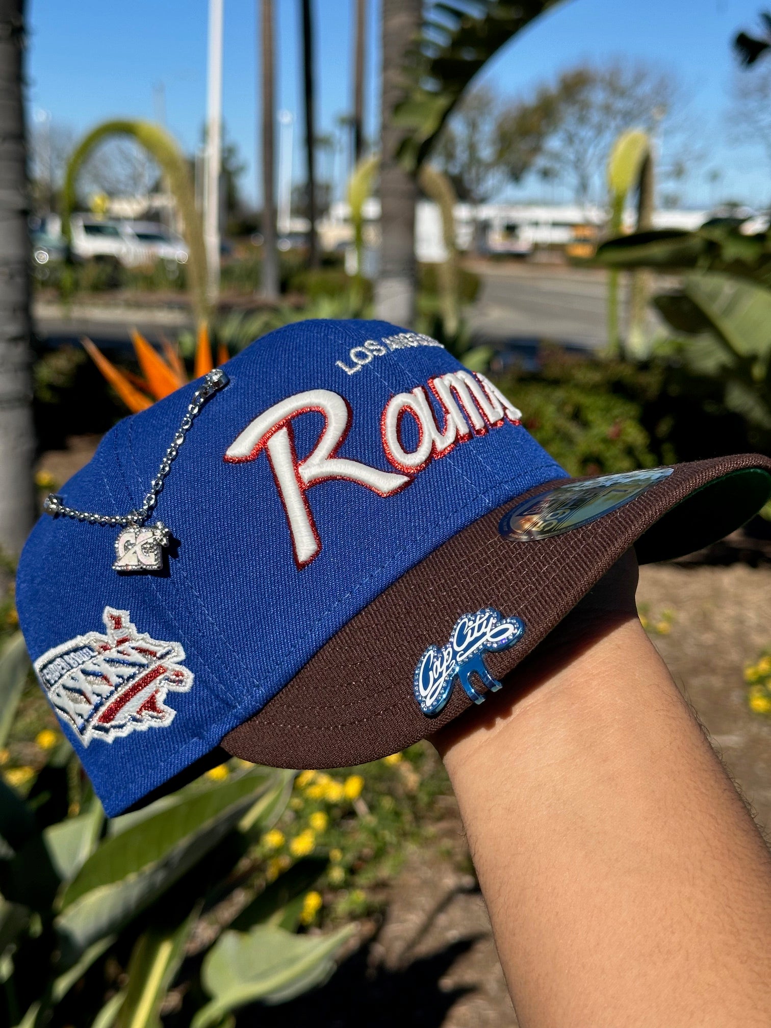 EXCLUSIVO DE NEW ERA 59FIFTY CORONA NEGRA/PANA AZUL GUIÓN DE RAMS AL REVÉS (VERDE UV) *BLIP NI CADENA NO INCLUIDAS